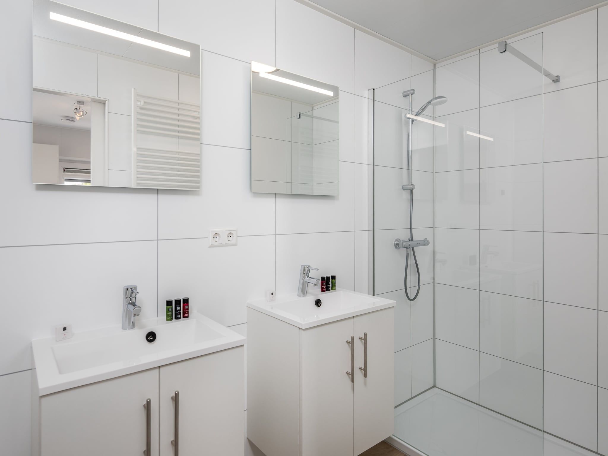 De badkamer van Water Village 1 in Kamperland