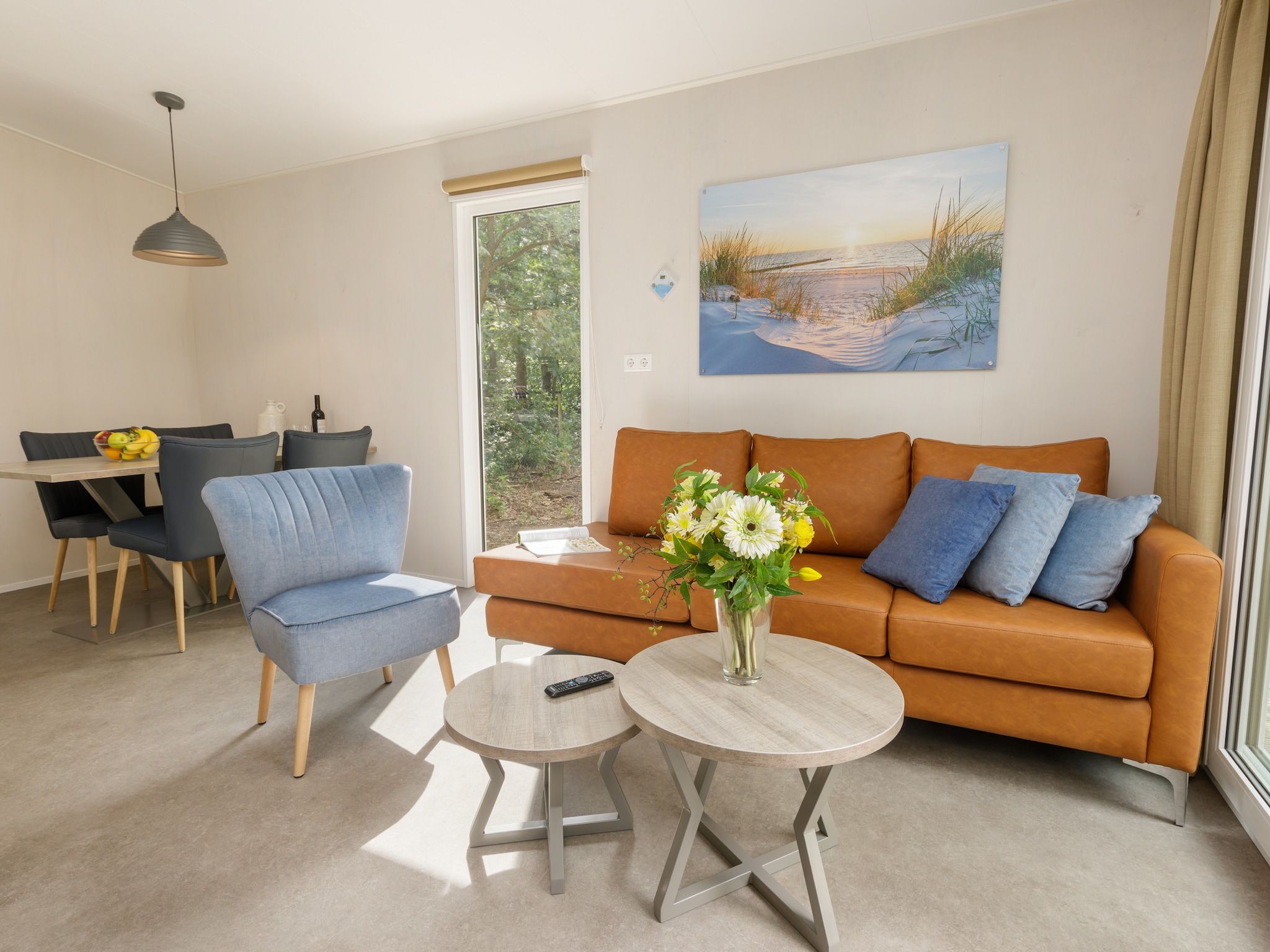 De woonkamer van Vakantiepark Kijkduin 9 in Den Haag