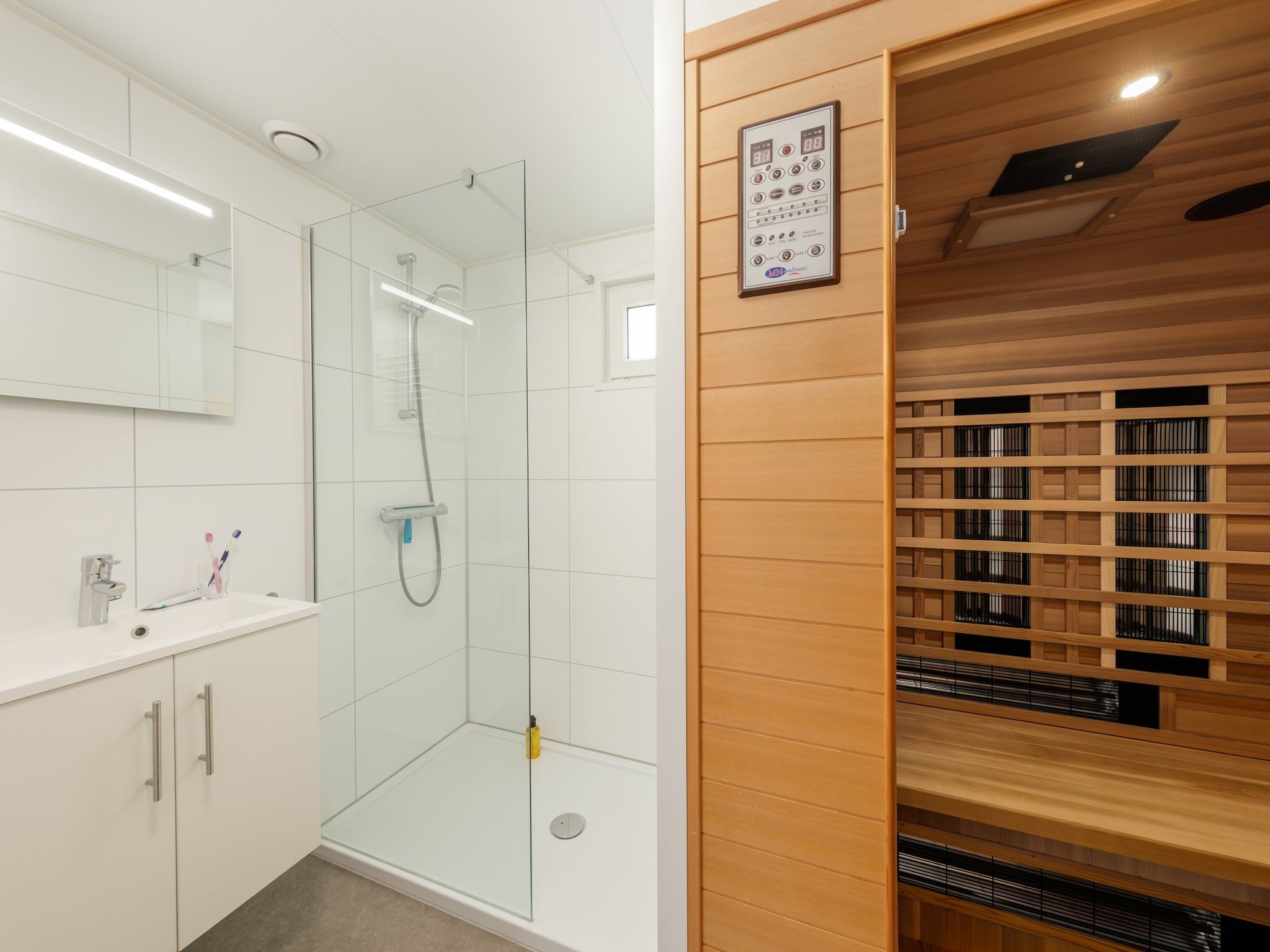 De badkamer van Vakantiepark Kijkduin 10 in Den Haag