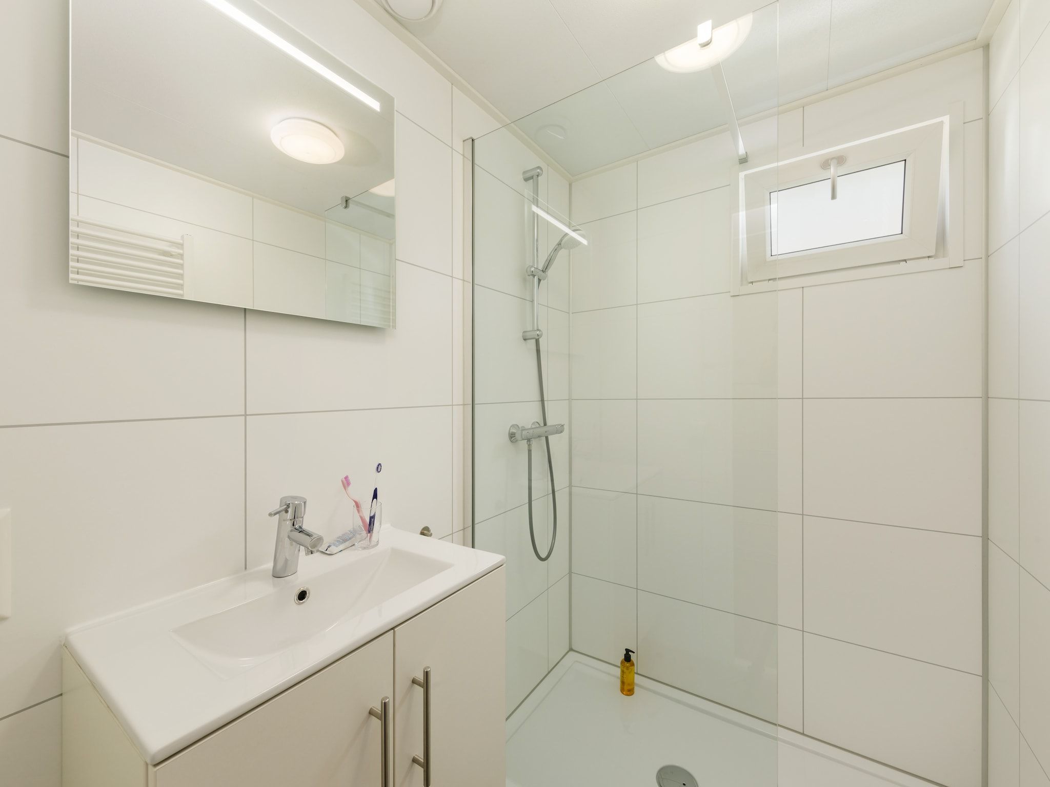 De badkamer van Vakantiepark Kijkduin 11 in Den Haag