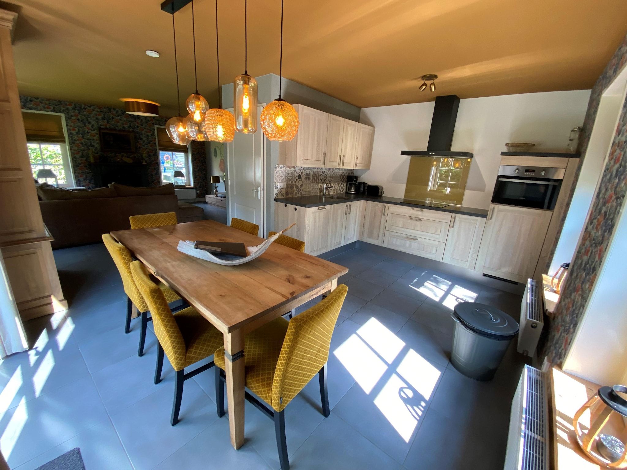 De keuken van Recreatiepark Wiringherlant - Villa 18 in Hippolytushoef