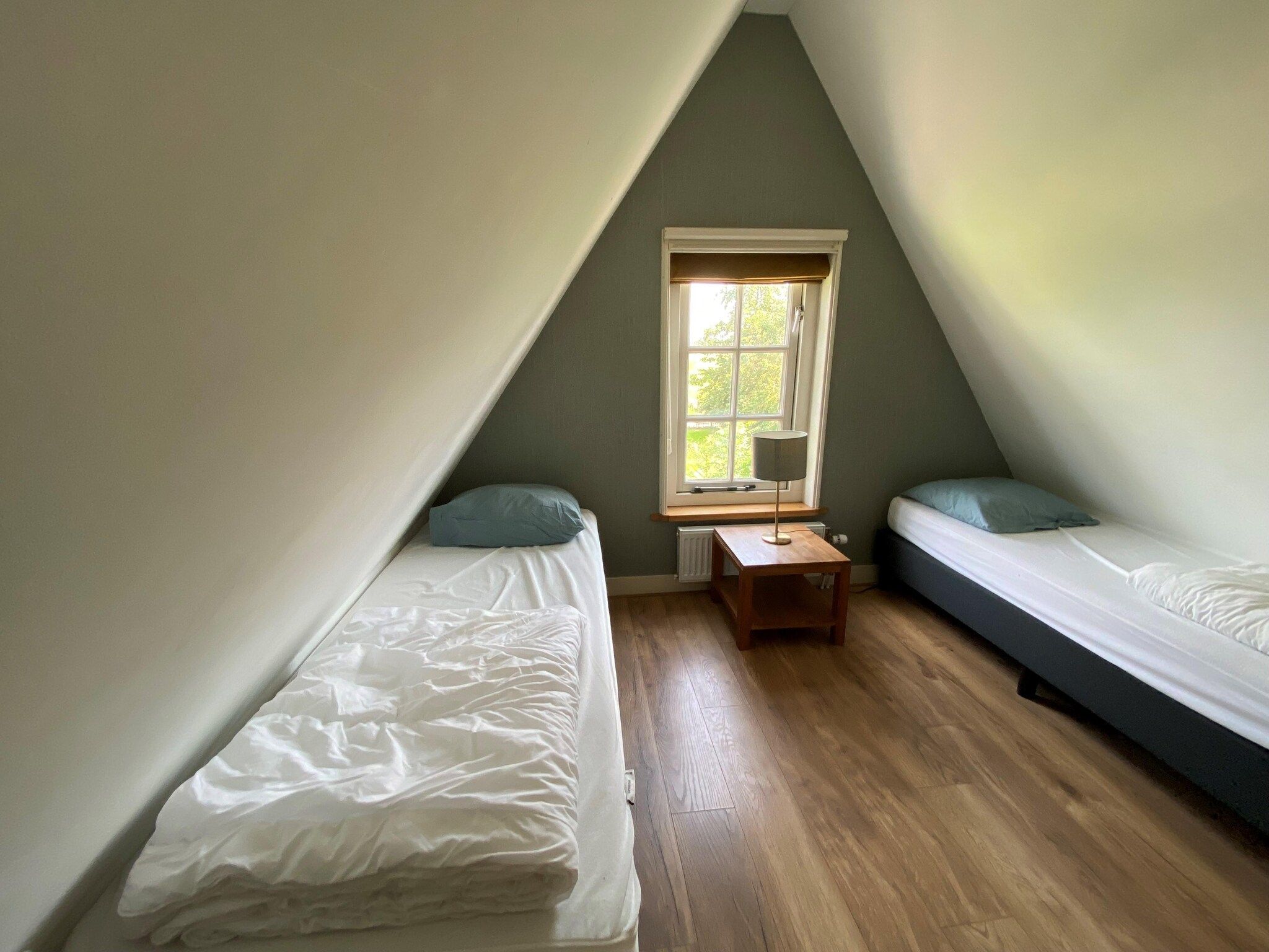 Een slaapkamer van Recreatiepark Wiringherlant - Villa 18 in Hippolytushoef