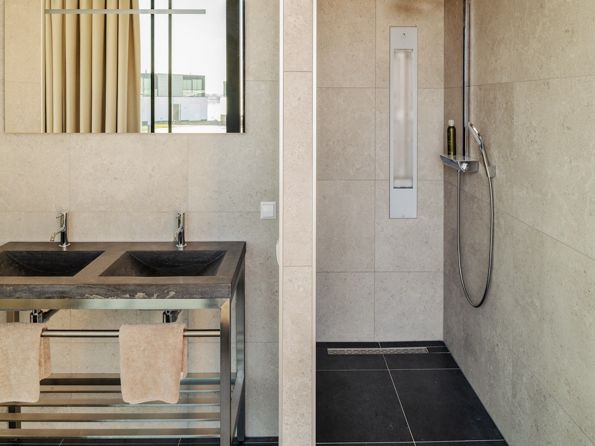 De badkamer van Harbour Village 1 in Arnemuiden