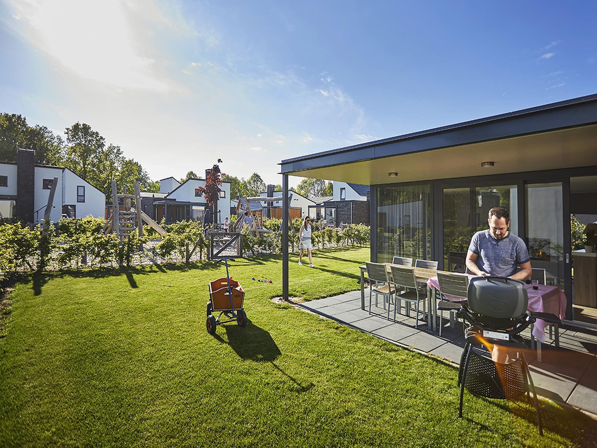 Het terras van Buitenhof De Leistert 22 in Roggel