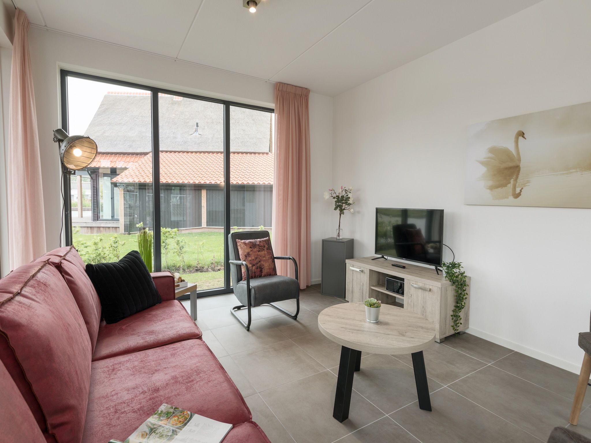 De woonkamer van Waterstaete Ossenzijl 1 in Ossenzijl