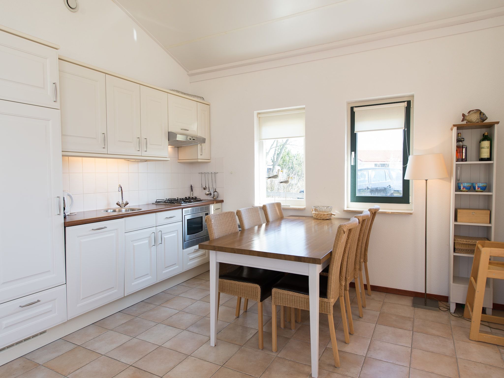 De keuken van Vakantiepark Boomhiemke 13 in Hollum