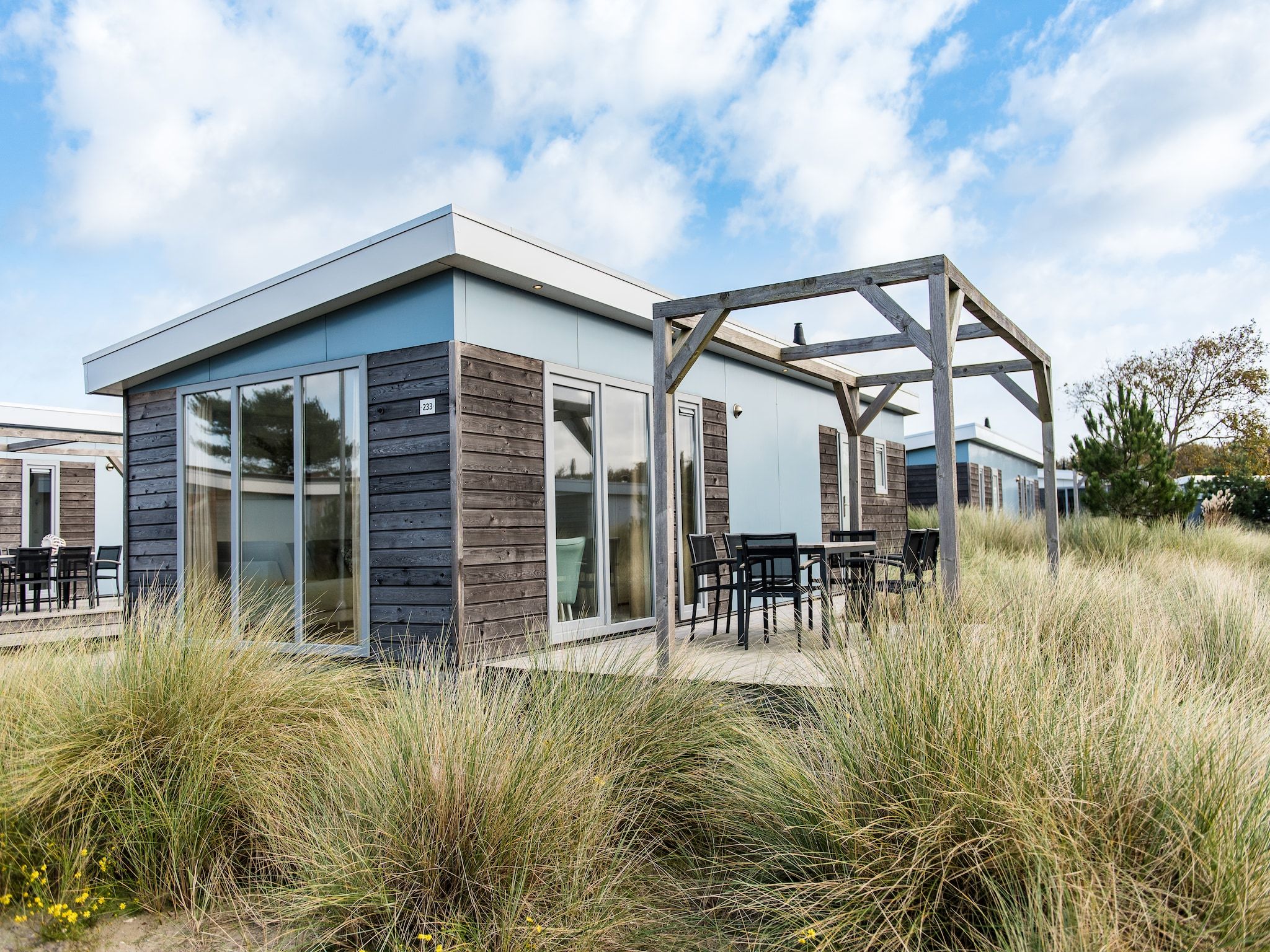 De buitenkant van Vakantiepark Boomhiemke 14 in Hollum