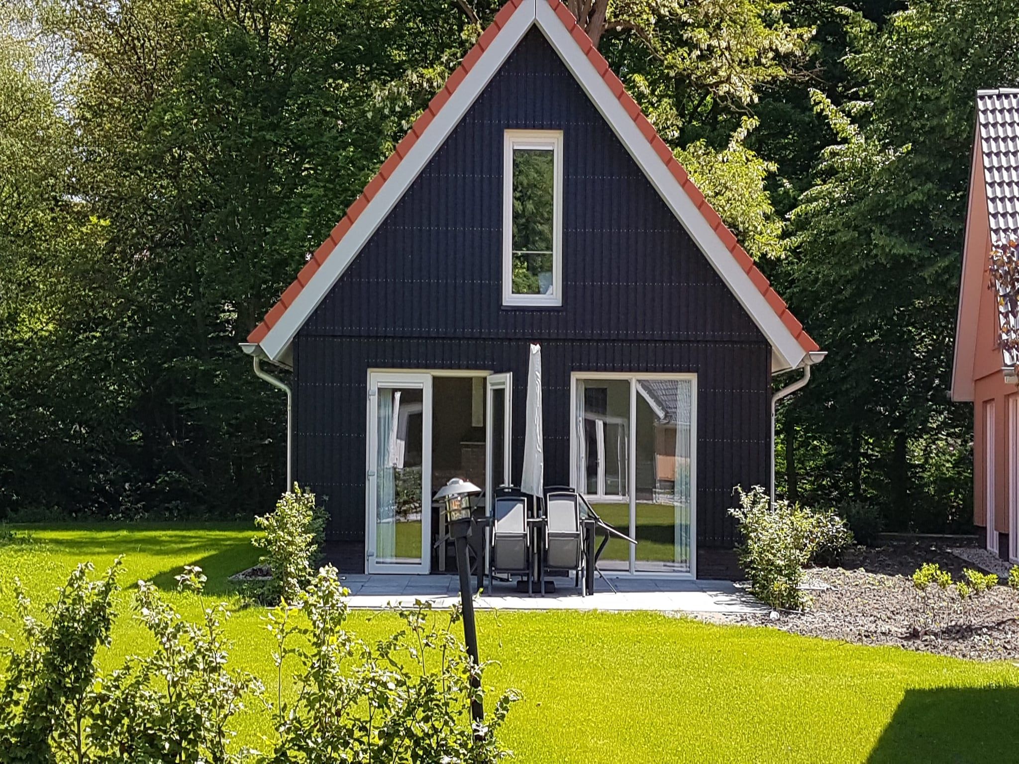 De buitenkant van Villapark Ehzerburg 1 in Almen