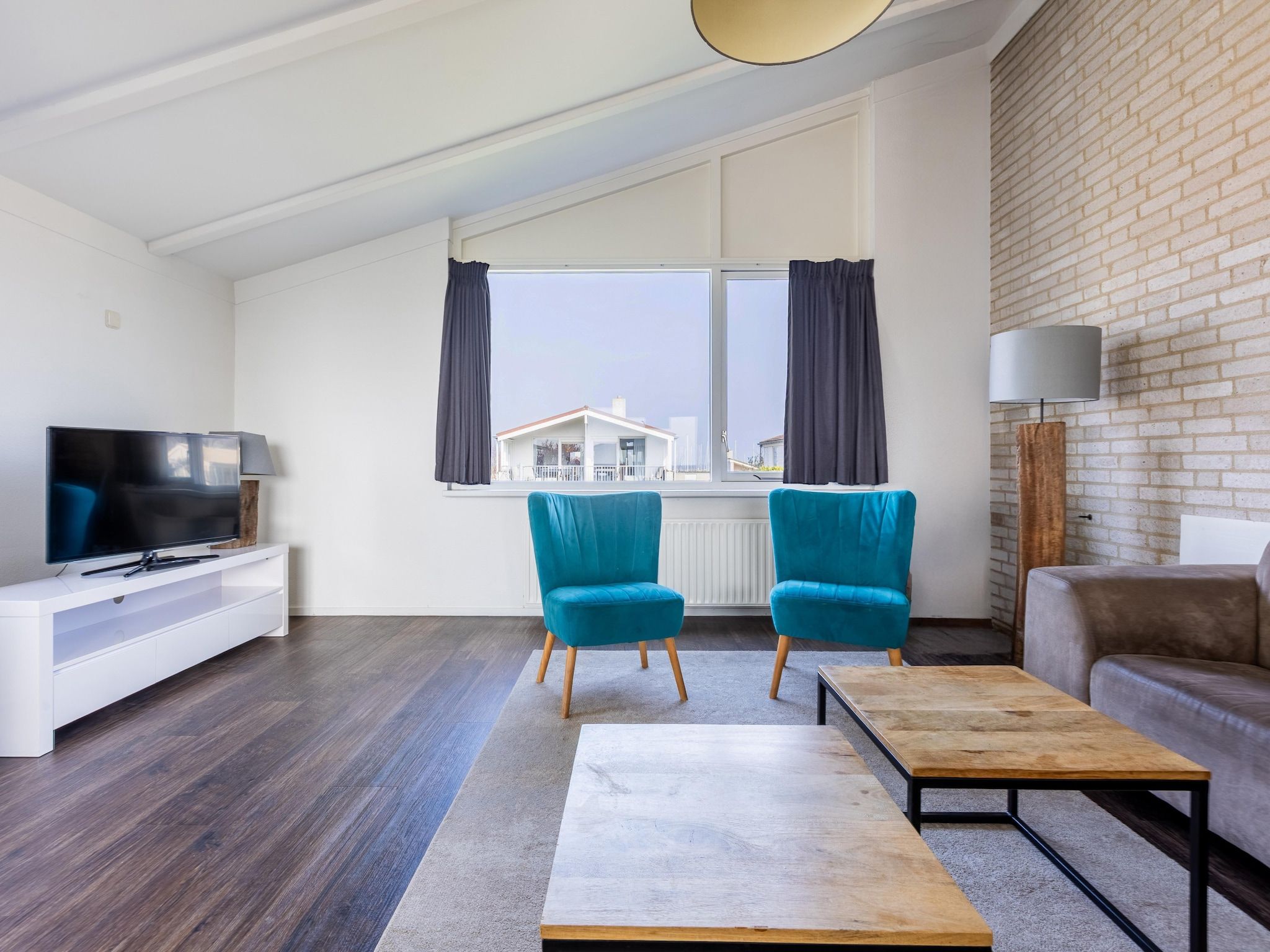 De woonkamer van Roompot Beach Resort 21 in Kamperland