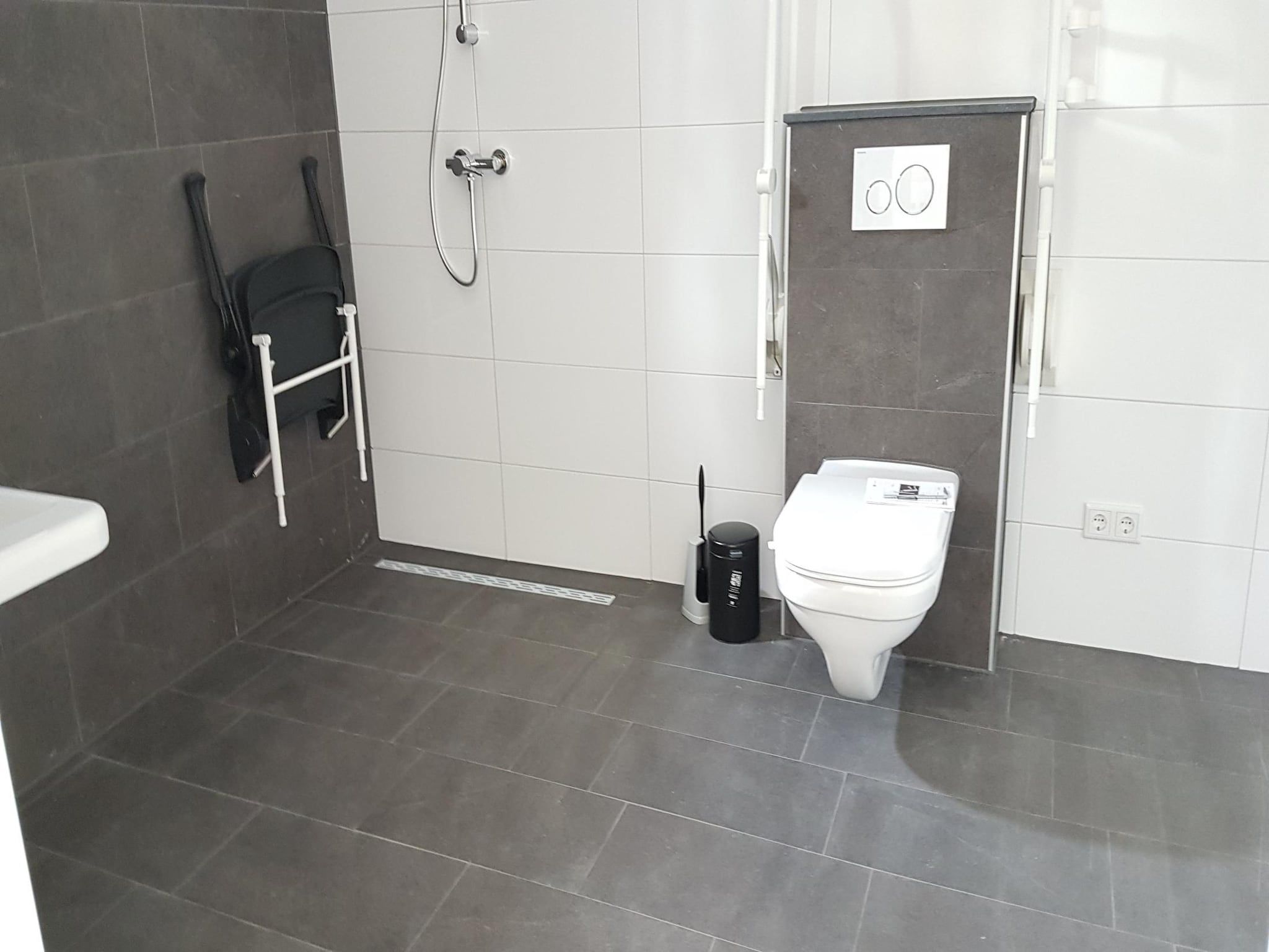 De badkamer van Villapark Ehzerburg 2 in Almen