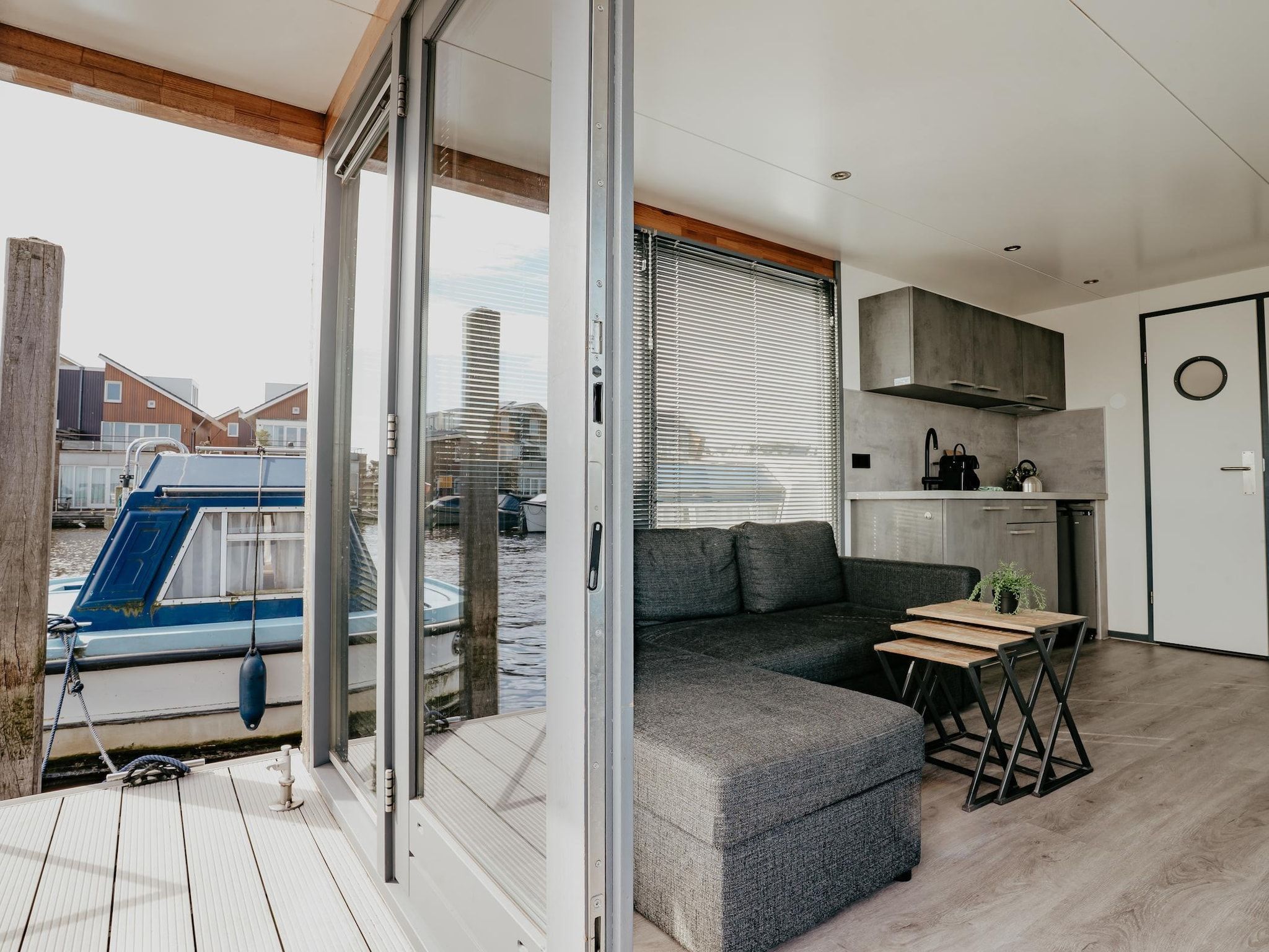 De woonkamer van Waterpark de Meerparel 9 in Uitgeest