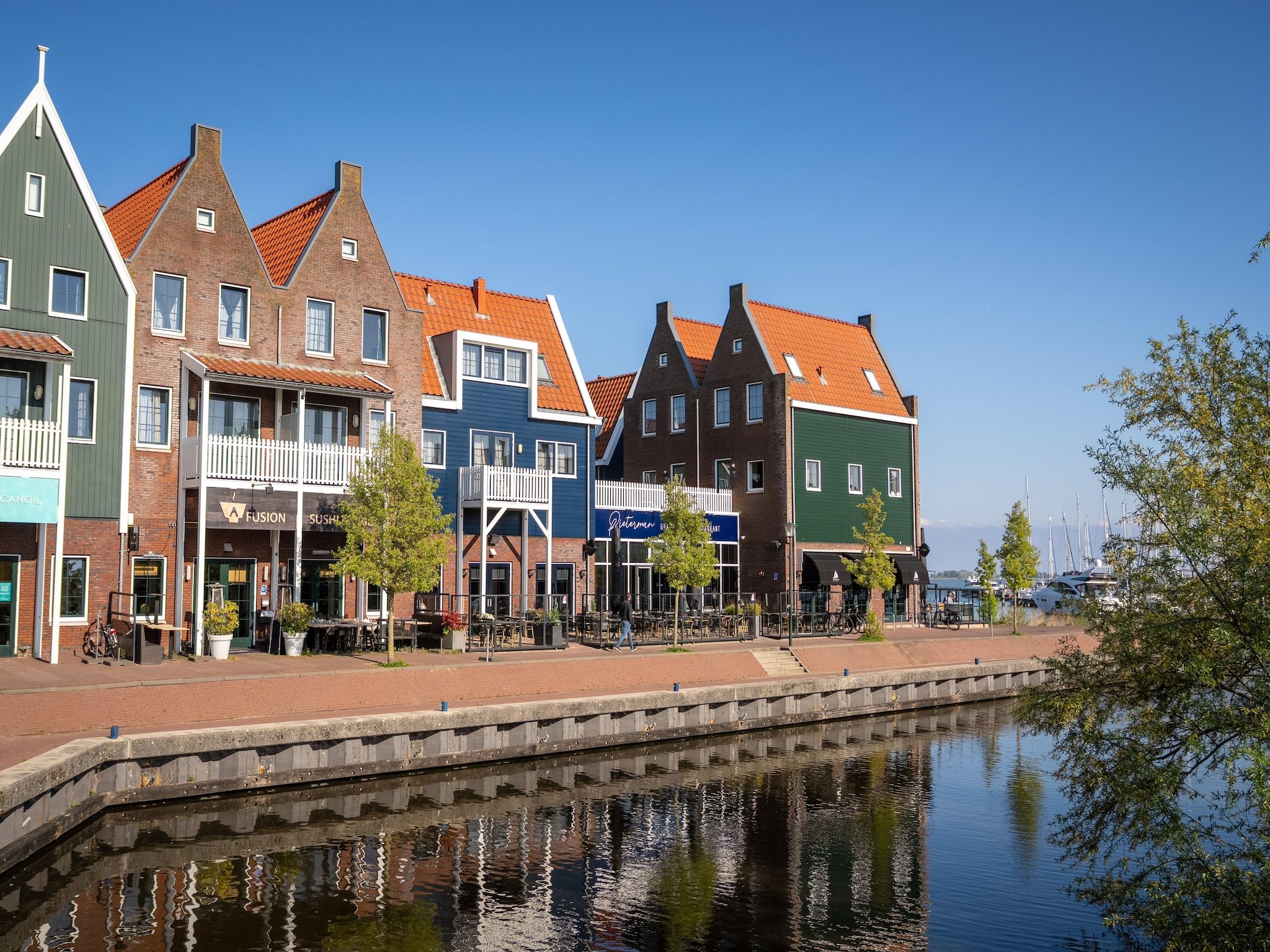 De buitenkant van Marinapark Volendam 9 in Volendam