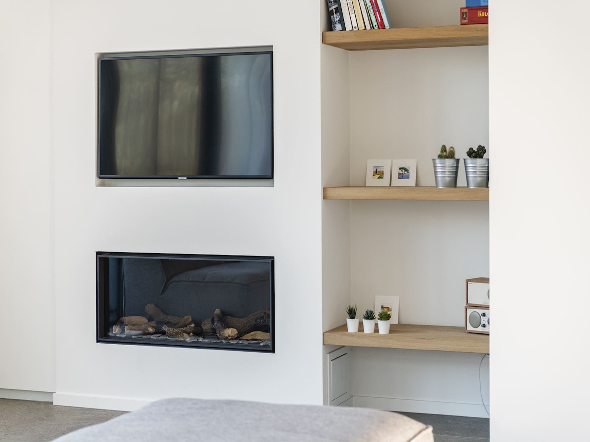 De woonkamer van Harbour Village 2 in Arnemuiden