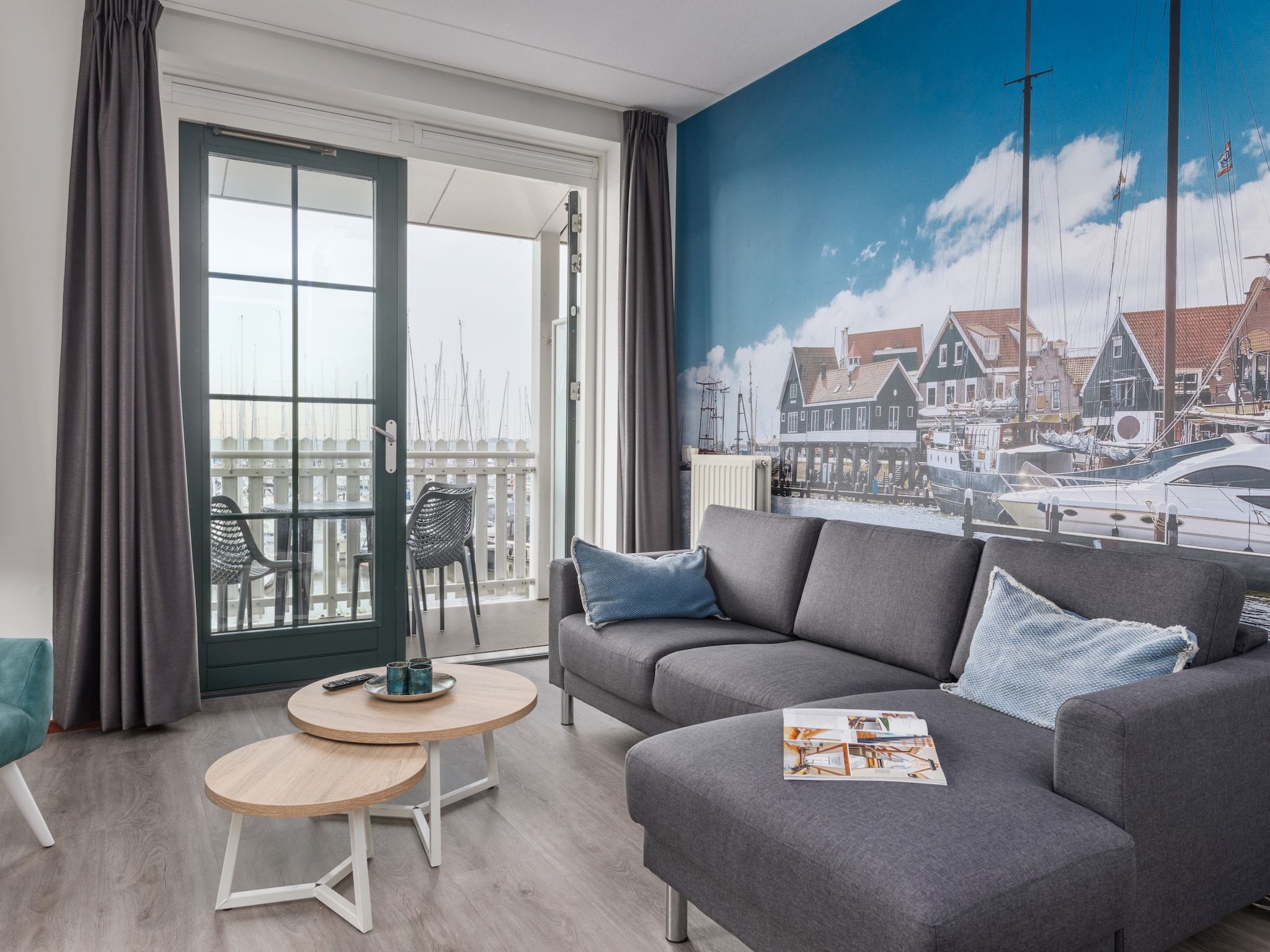 De woonkamer van Marinapark Volendam 10 in Volendam