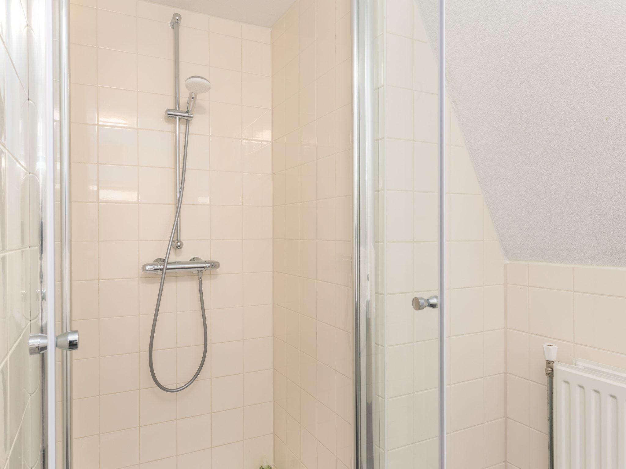 De badkamer van Marinapark Volendam 10 in Volendam