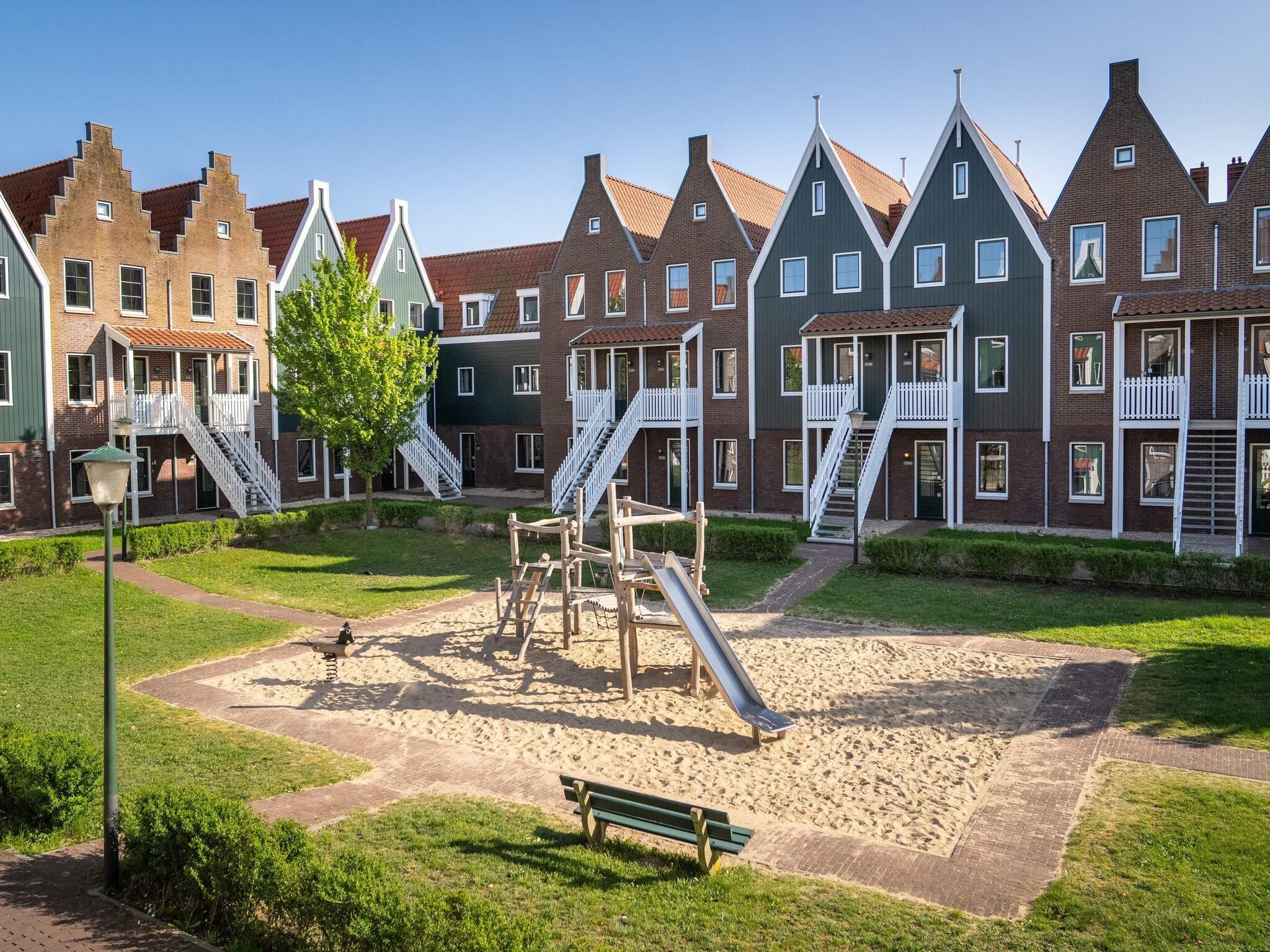 Voorzieningen bij Marinapark Volendam 10 in Volendam