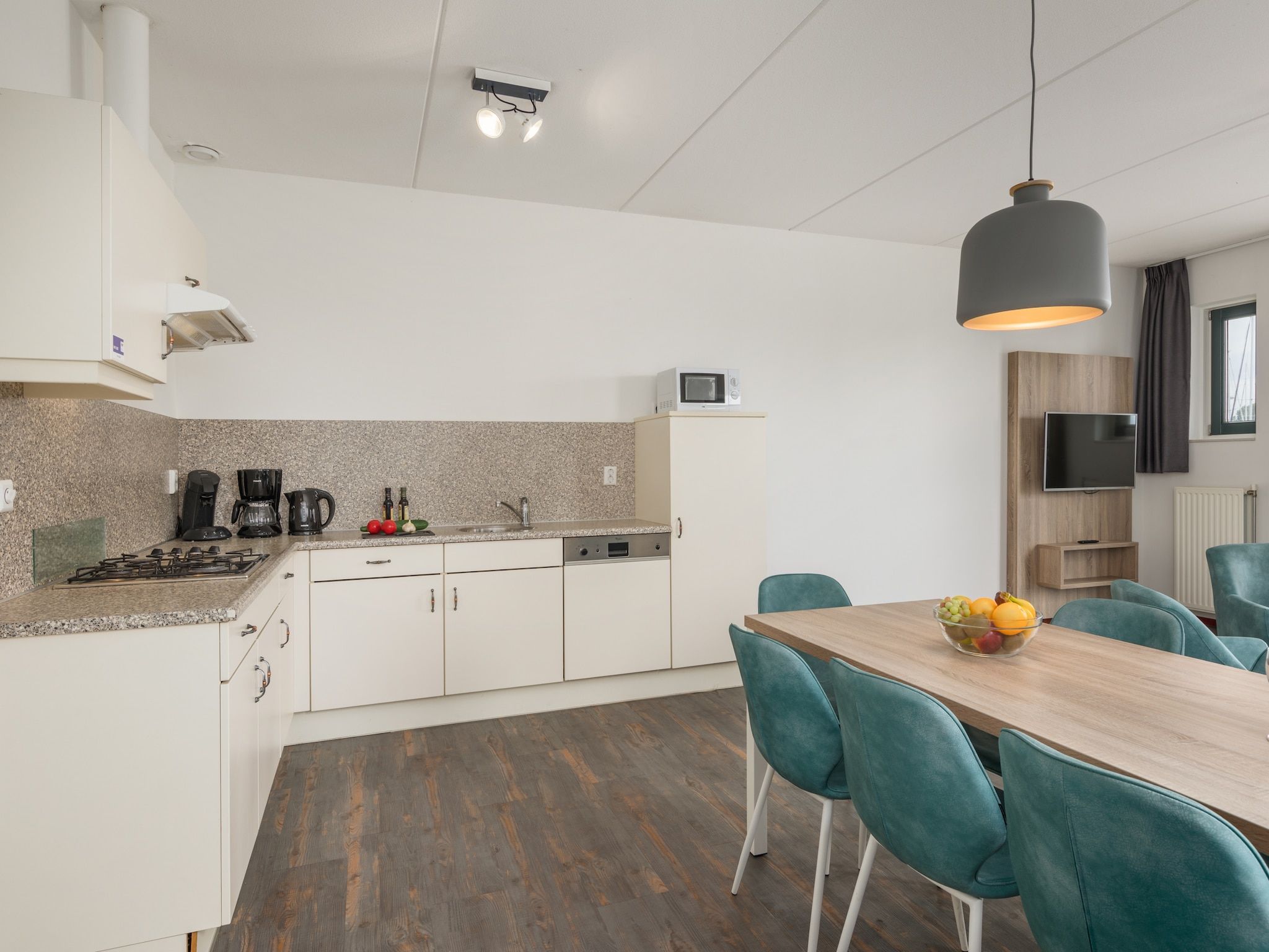 De keuken van Marinapark Volendam 12 in Volendam