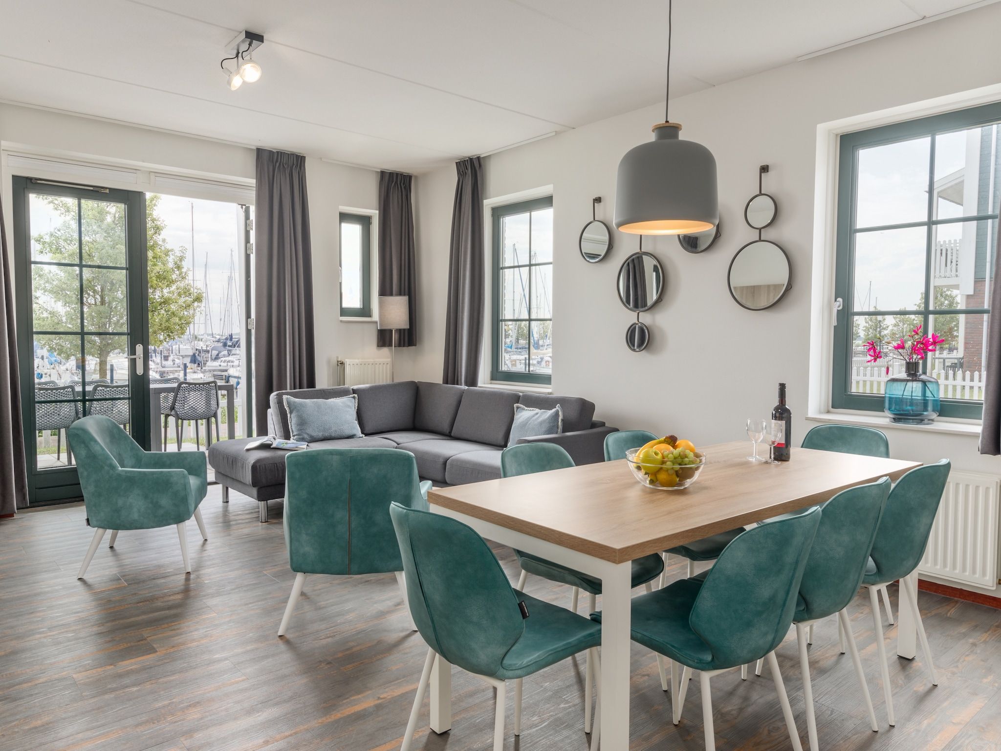 De eetkamer van Marinapark Volendam 12 in Volendam