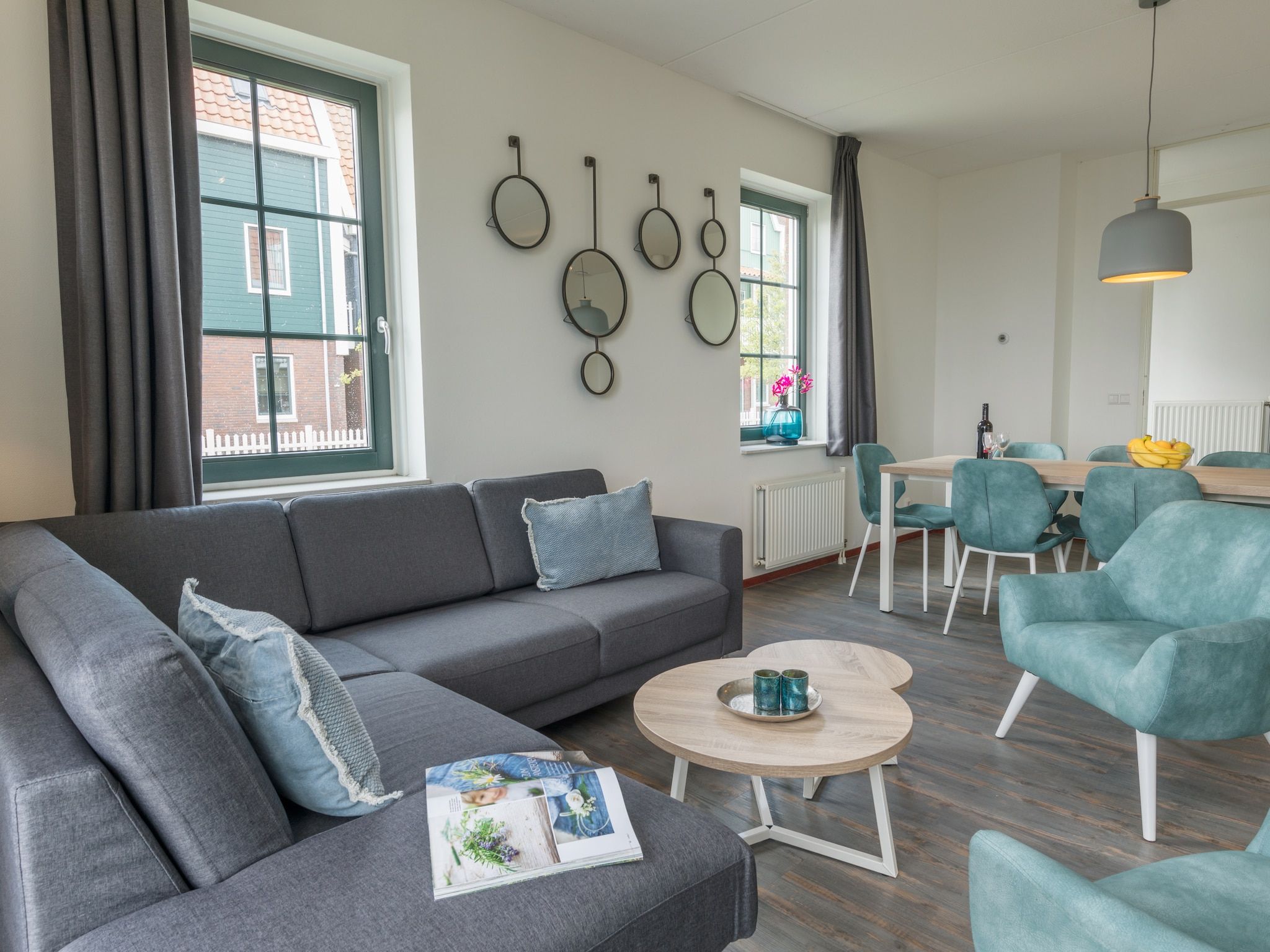 De woonkamer van Marinapark Volendam 12 in Volendam