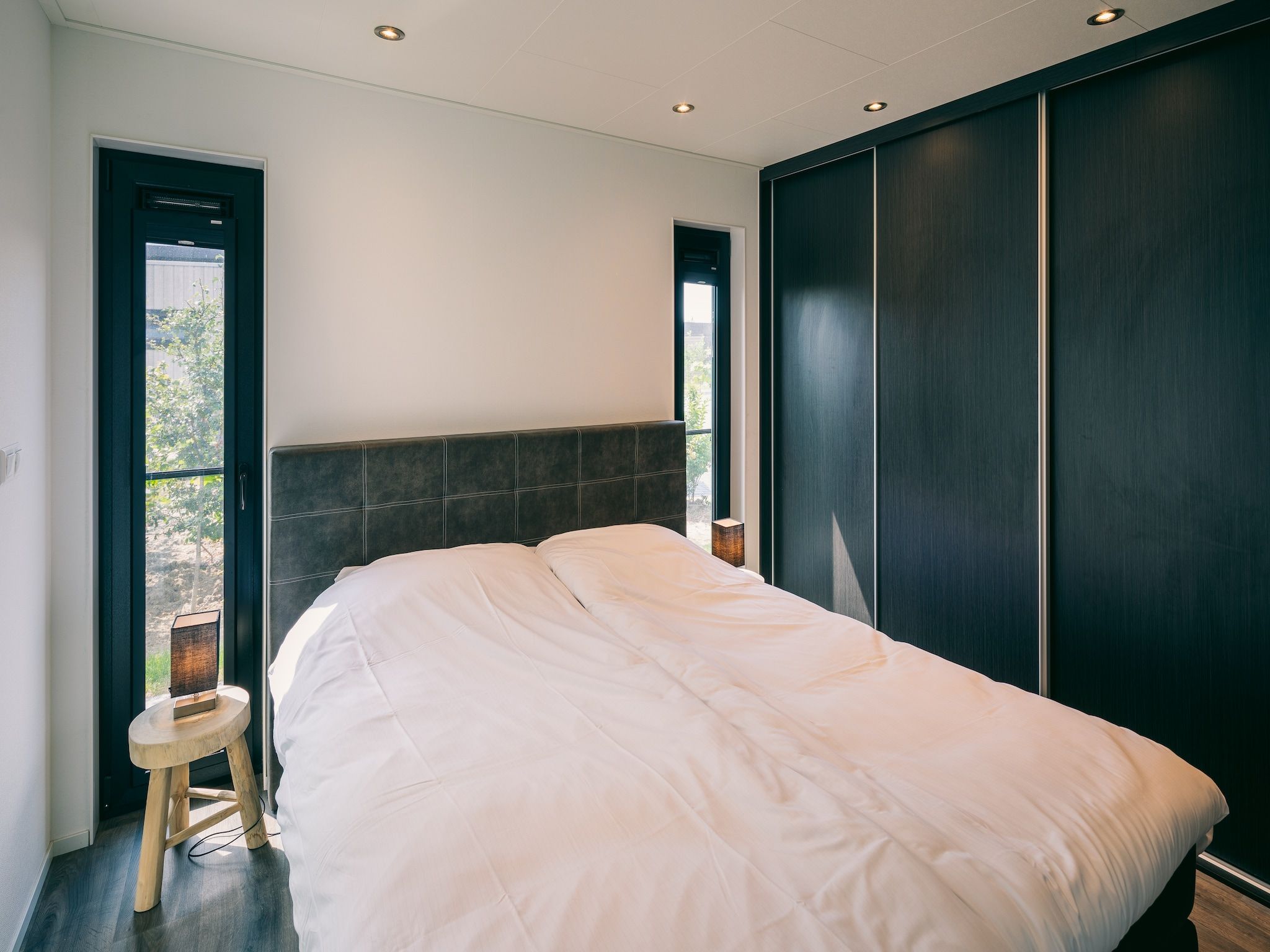 Een slaapkamer van Vakantiepark Zeedijk 2 in Herkingen