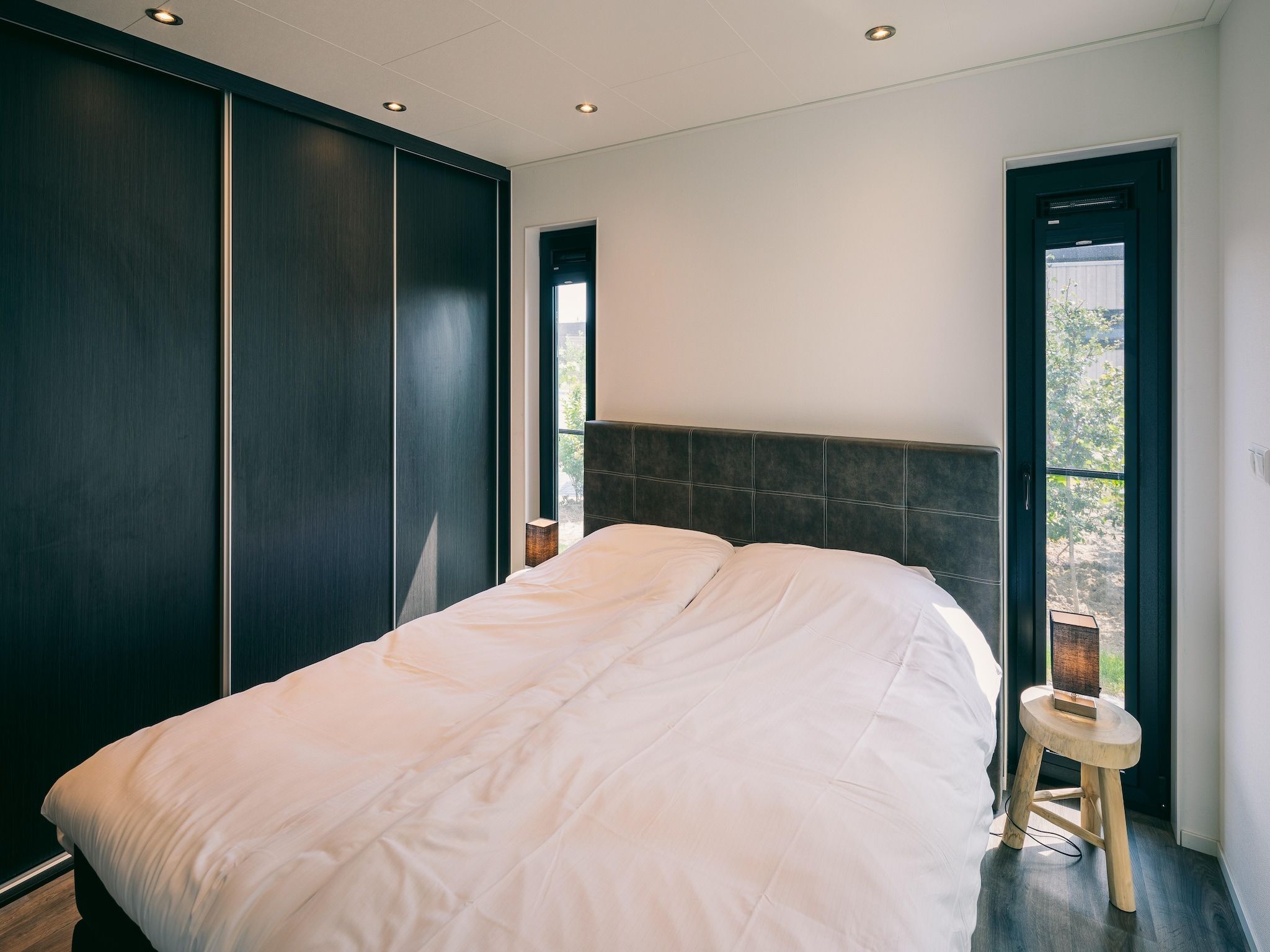 Een slaapkamer van Vakantiepark Zeedijk 2 in Herkingen