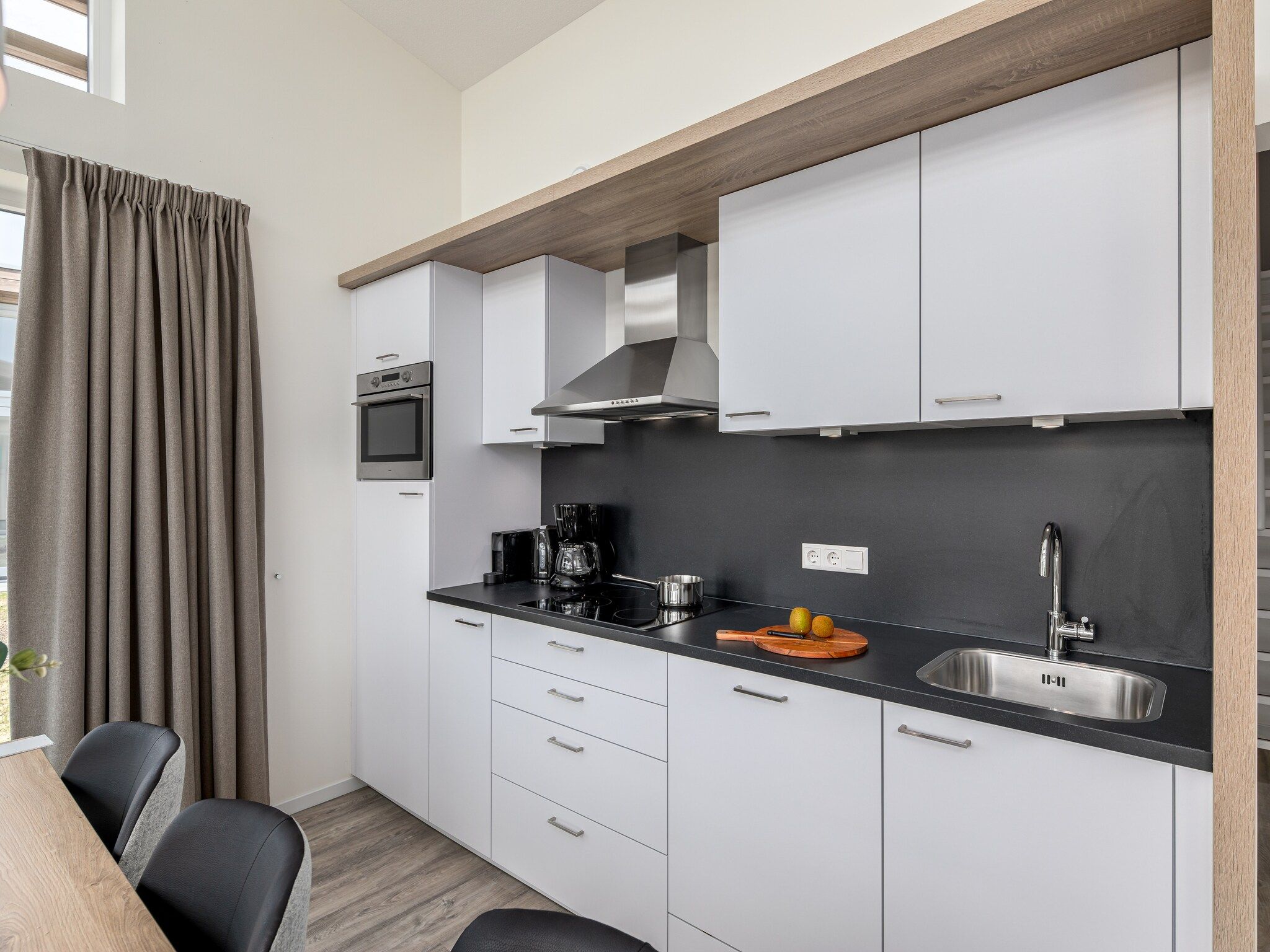 De keuken van Water Village 4 in Kamperland