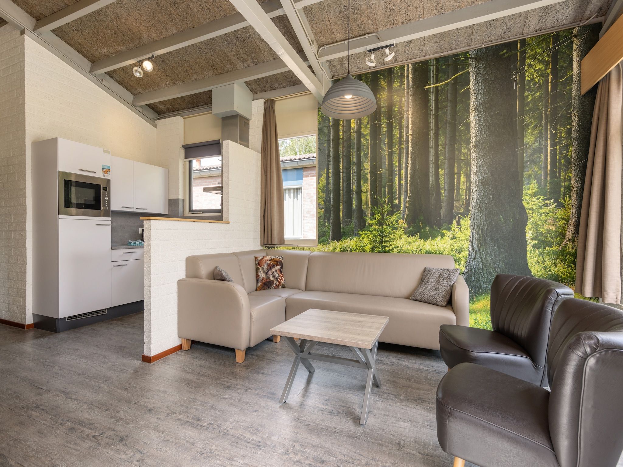 De woonkamer van Vakantiepark Weerterbergen 9 in Weert