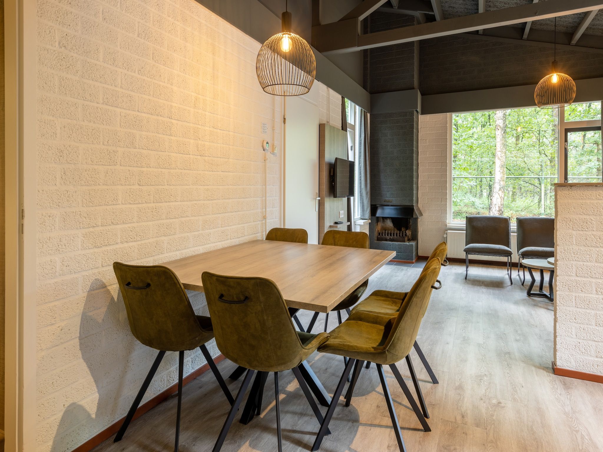 De eetkamer van Vakantiepark Weerterbergen 10 in Weert