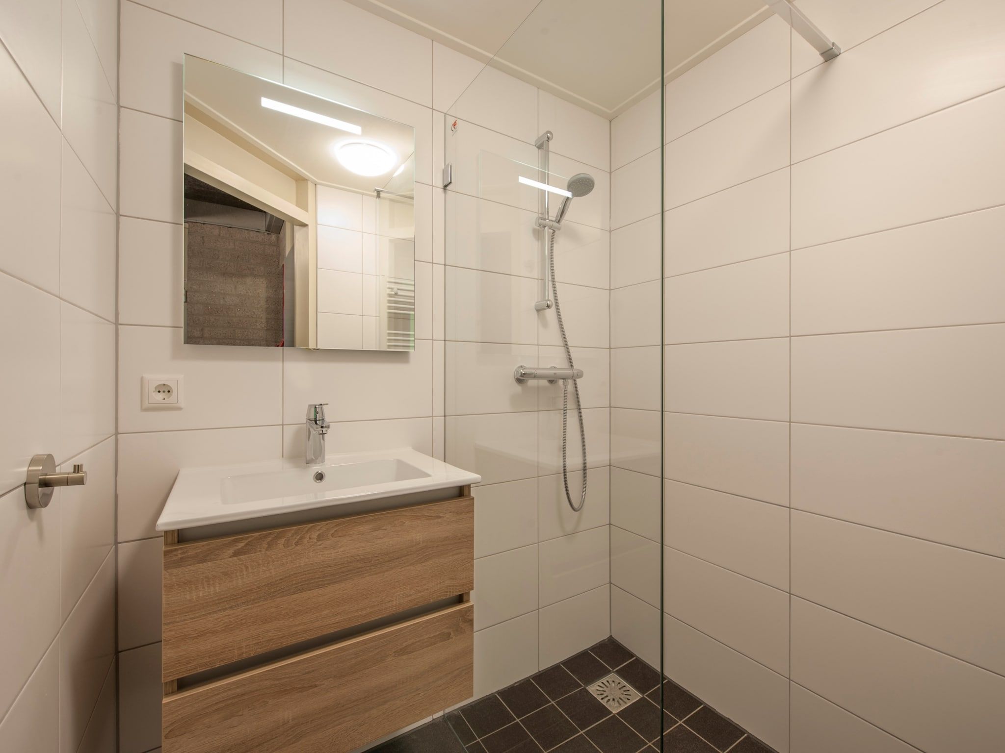 De badkamer van Vakantiepark Weerterbergen 12 in Weert