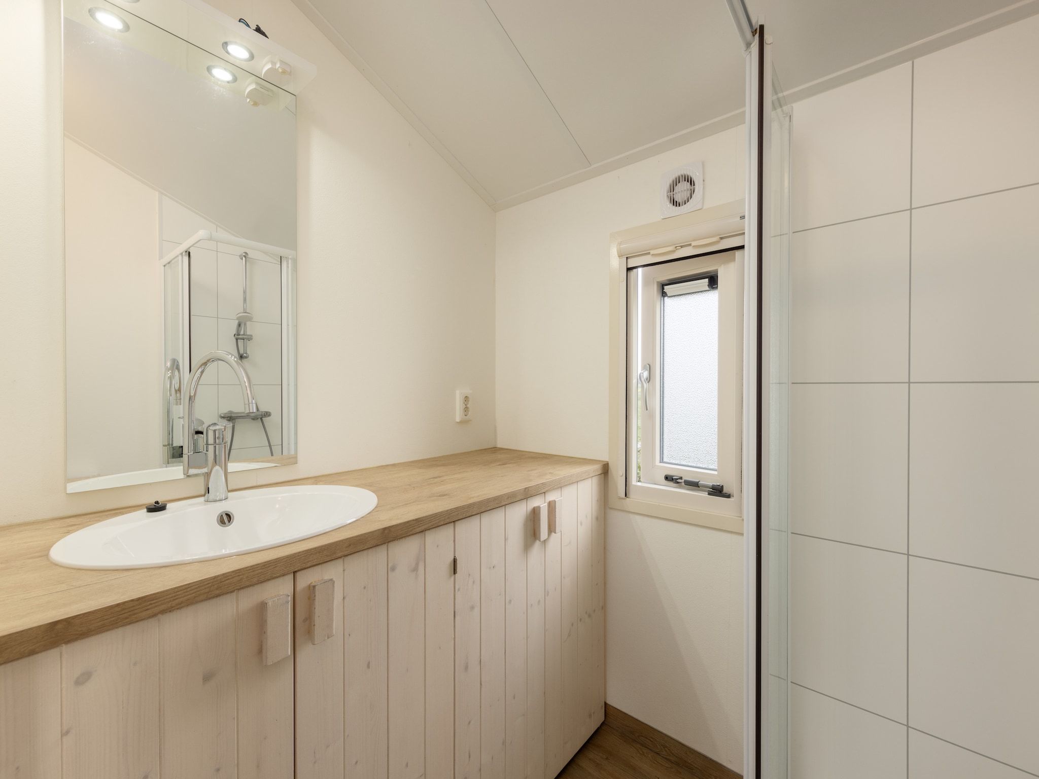 De badkamer van Waterpark Terkaple 2 in Terkaple