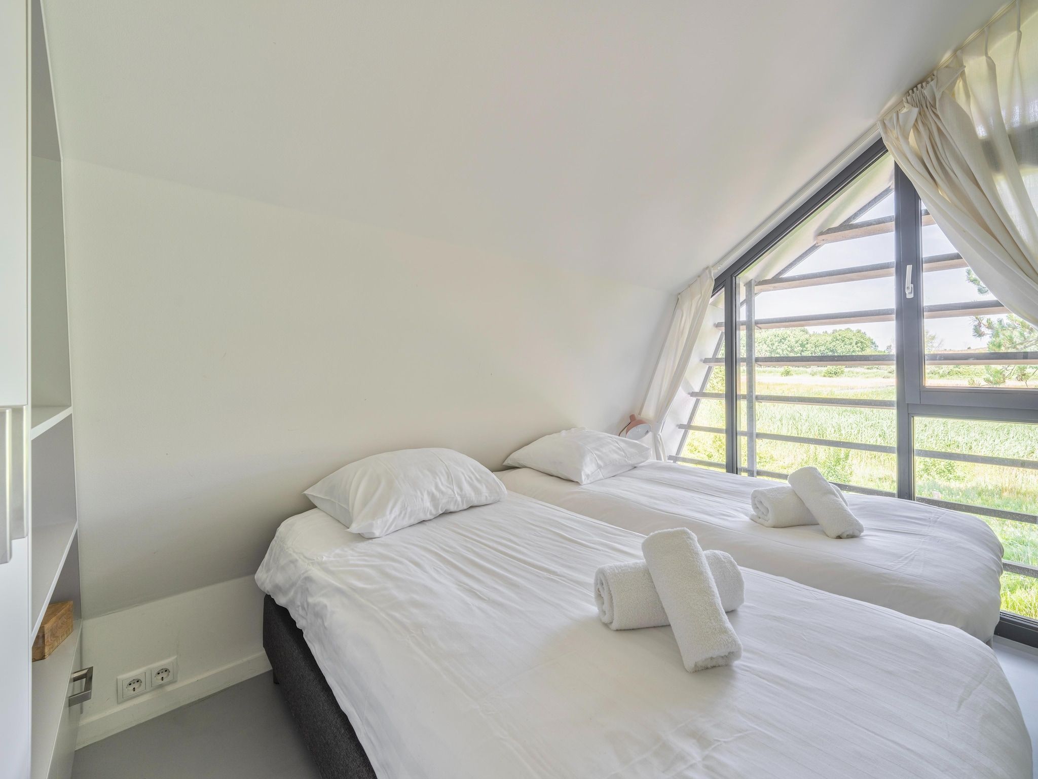 Een slaapkamer van Duinvilla in Egmond aan den Hoef