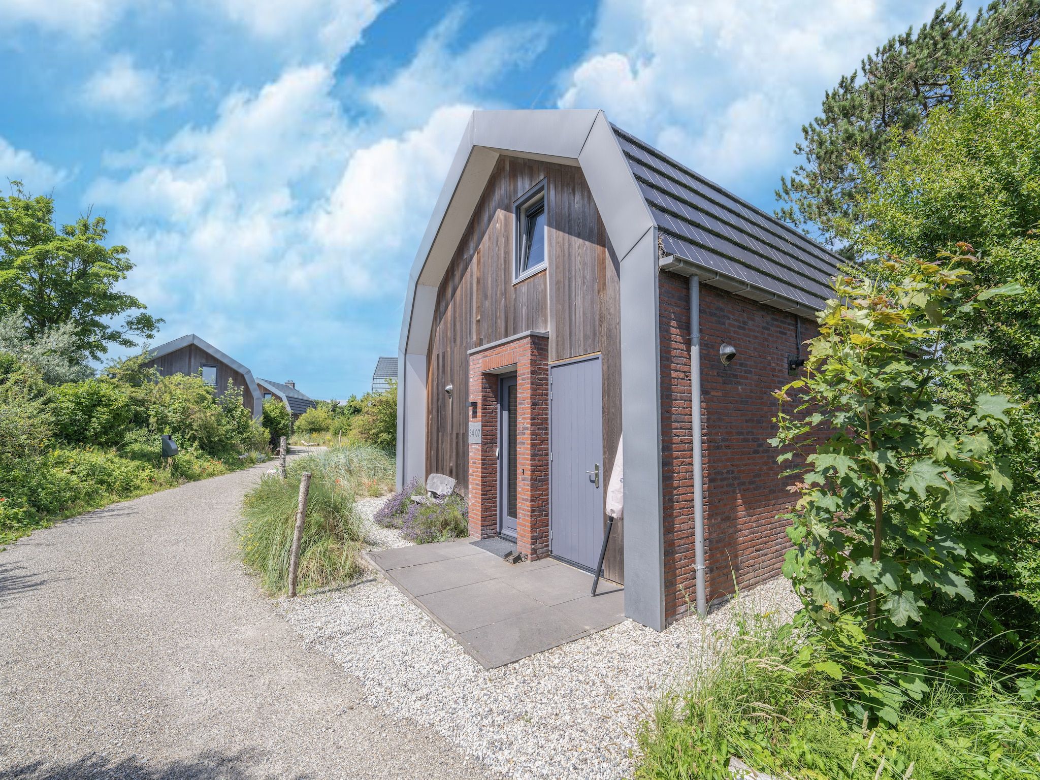 De buitenkant van Duinvilla aan het Meer in Egmond aan den Hoef