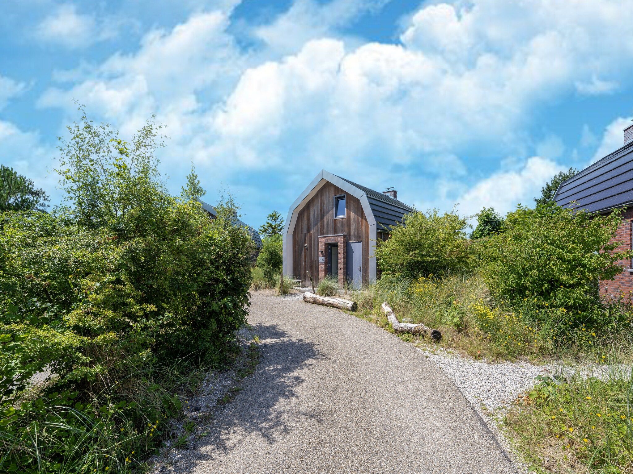 De buitenkant van Duinvilla aan het Meer in Egmond aan den Hoef