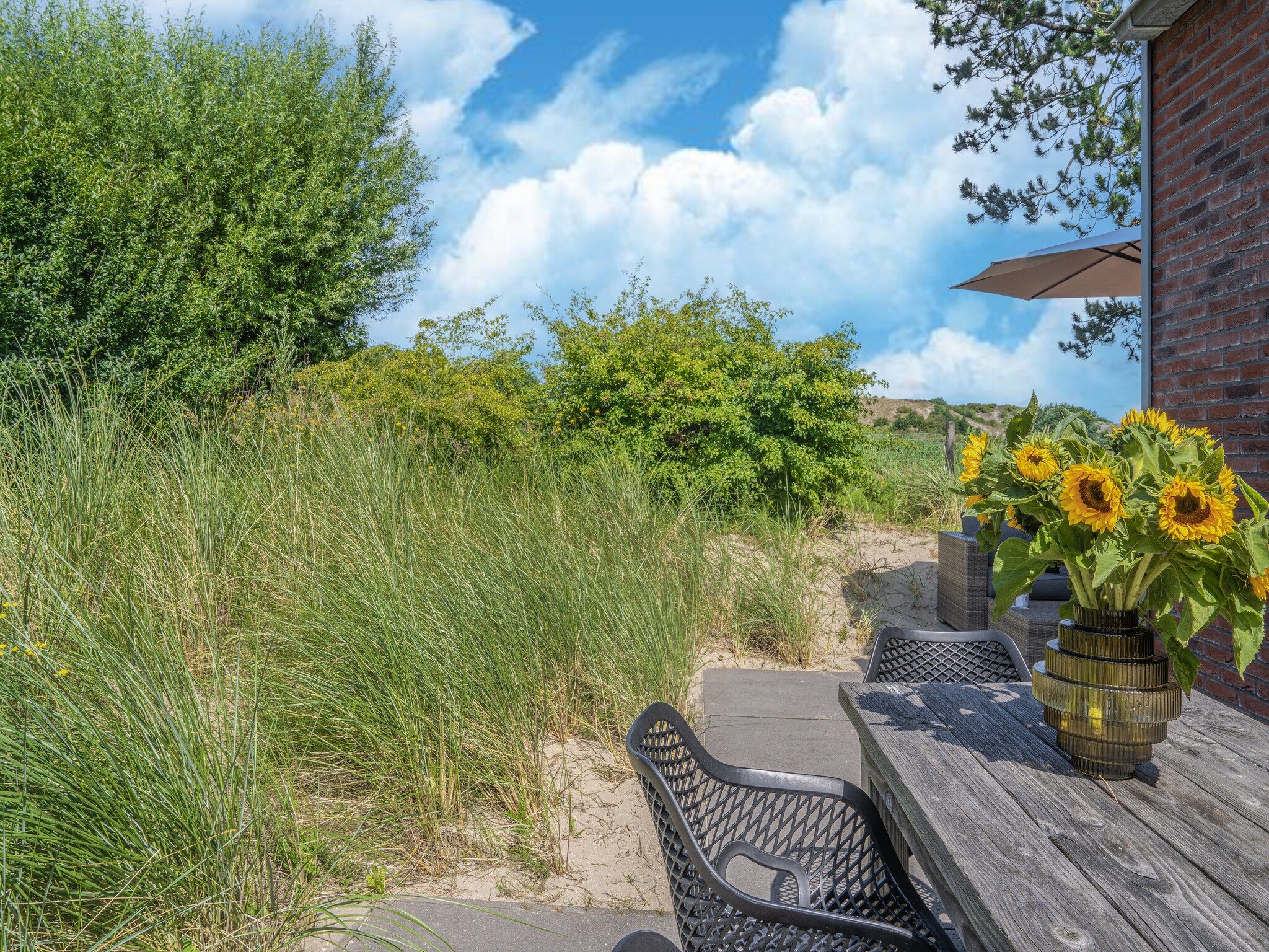 De tuin van Duinvilla aan het Meer in Egmond aan den Hoef