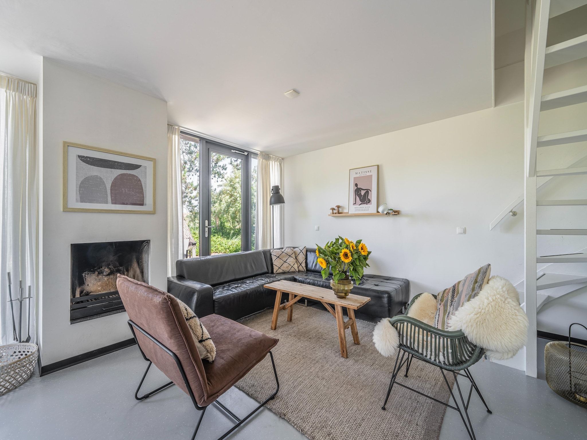 De woonkamer van Duinvilla aan het Meer in Egmond aan den Hoef