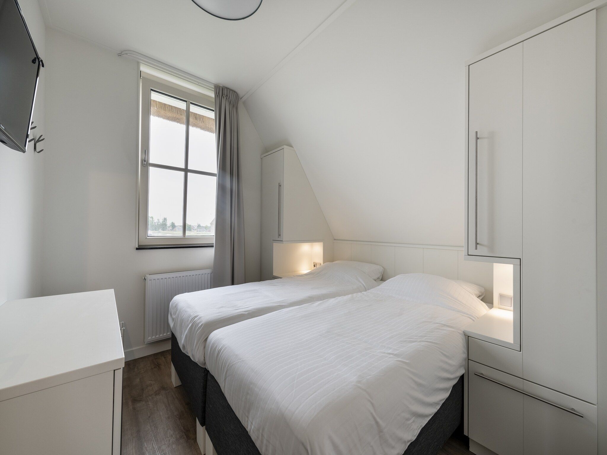 Een slaapkamer van Friese Meren Villa's 5 in Delfstrahuizen