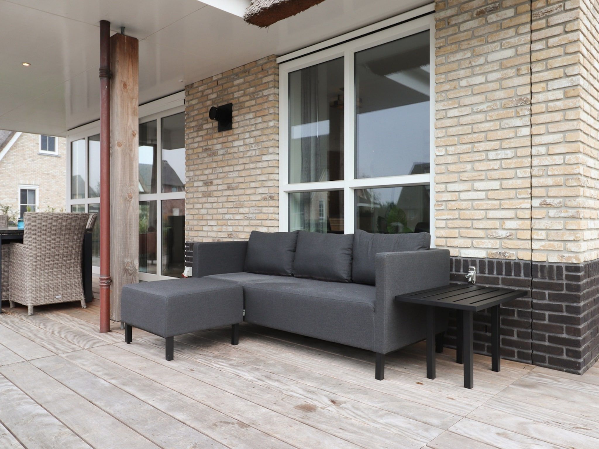 Het terras van Friese Meren Villa's 5 in Delfstrahuizen