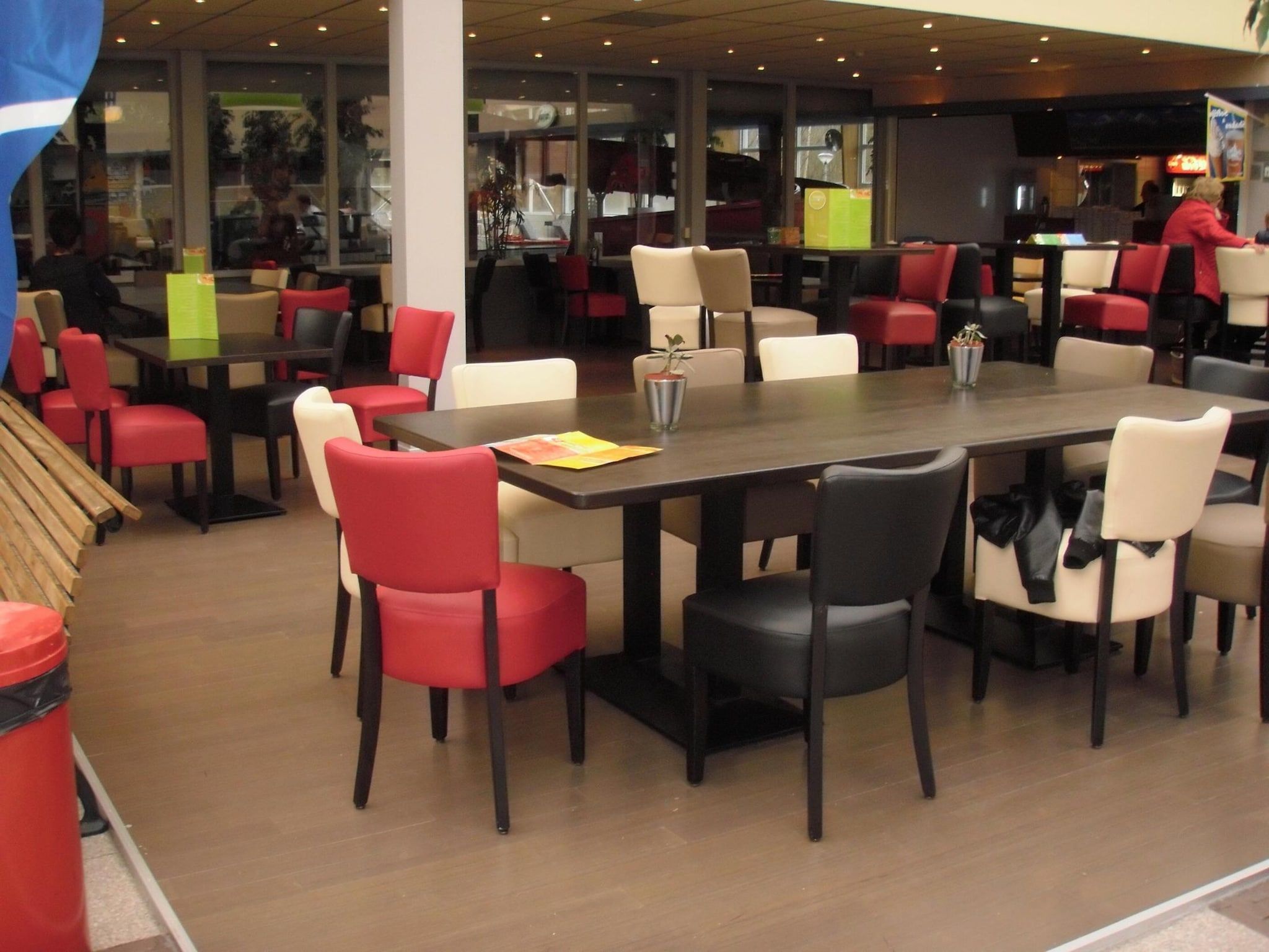 De eetkamer van Vakantiepark Emslandermeer 2 in Vlagtwedde