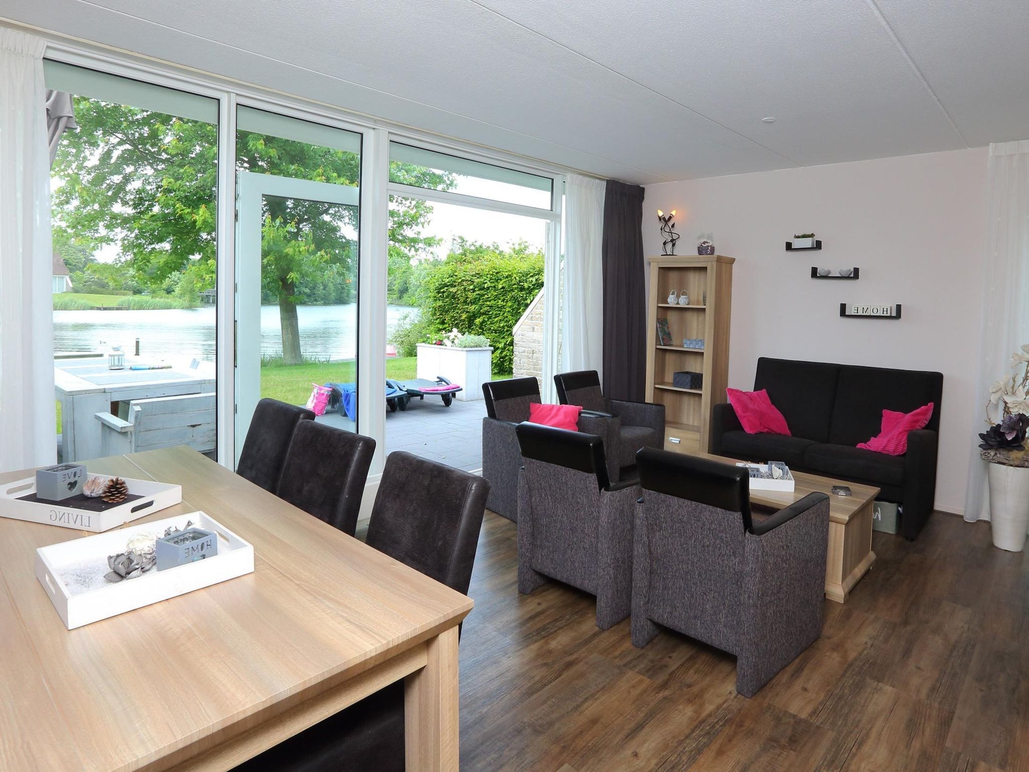 De eetkamer van Vakantiepark Emslandermeer 2 in Vlagtwedde