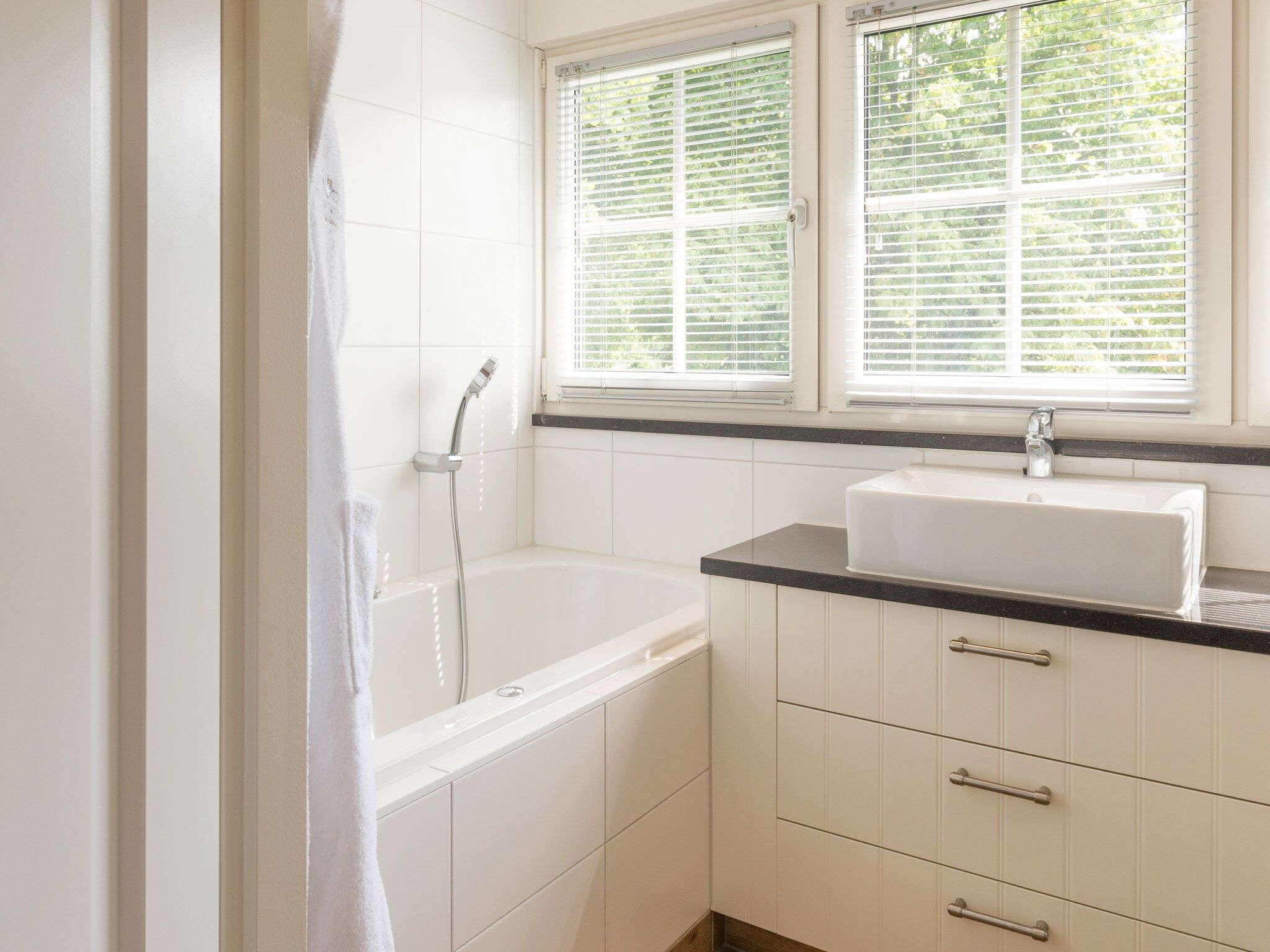 De badkamer van Hof van Salland 10 in Hellendoorn