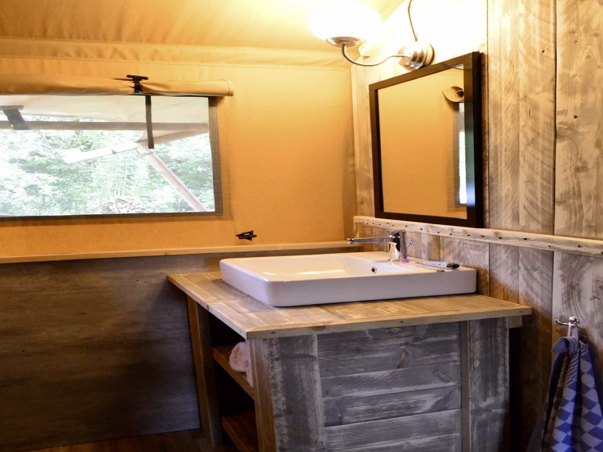 De badkamer van Strandpark Vlugtenburg 12 in 's-Gravenzande