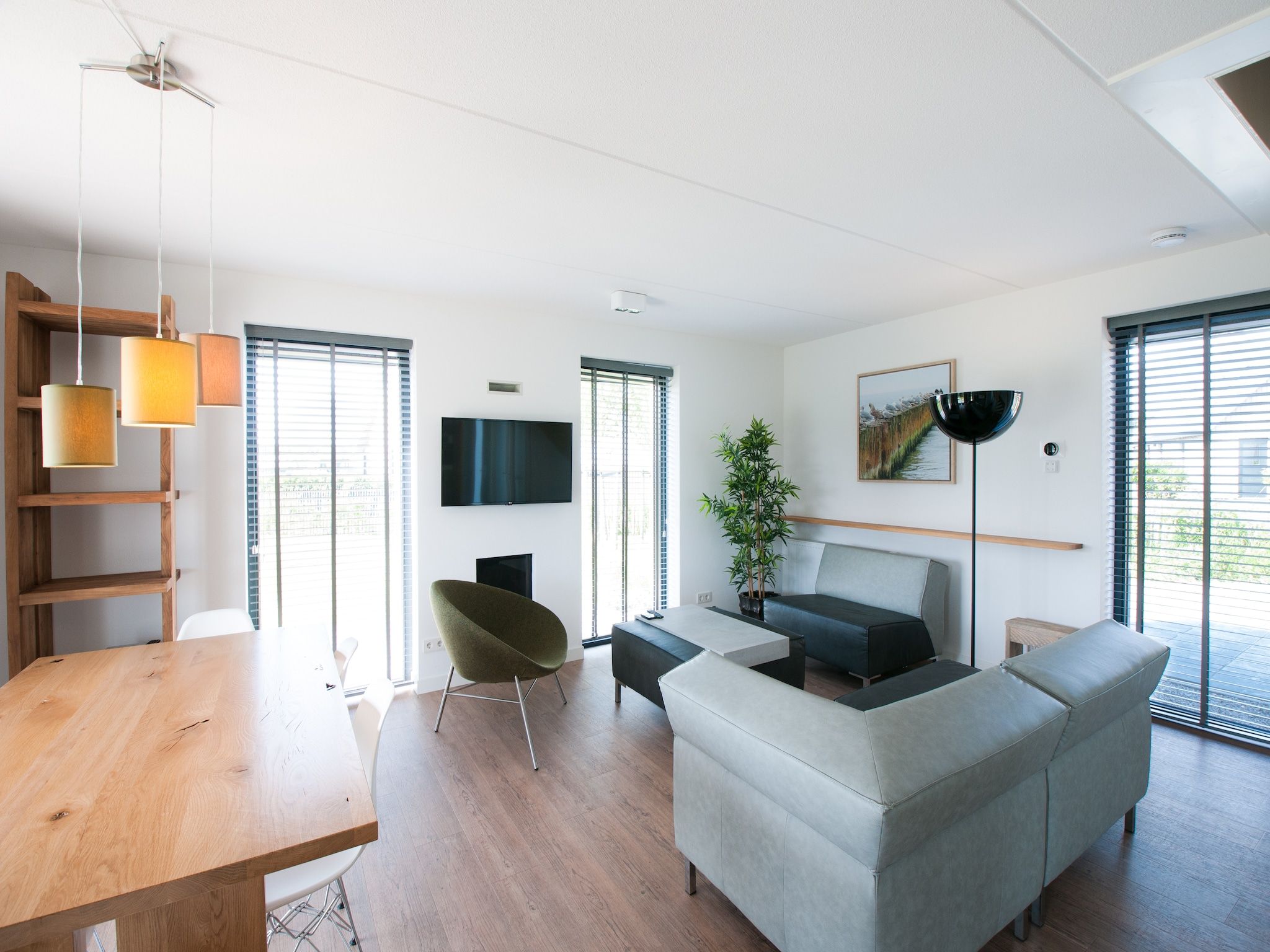 De woonkamer van Resort Waterrijk Oesterdam 4 in Tholen