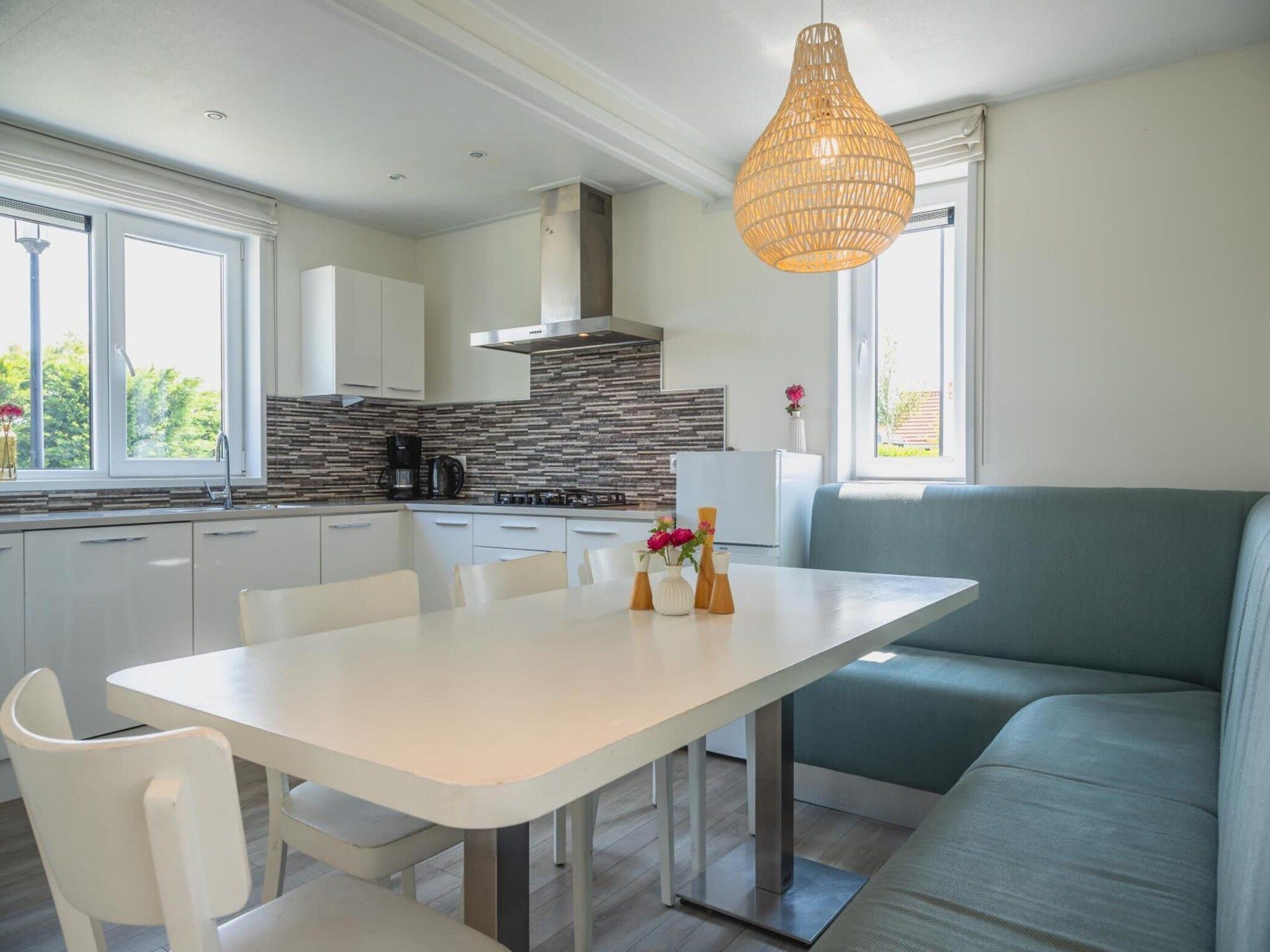 De eetkamer van Beemsterdijk met Sauna  10 personen in West-Graftdijk