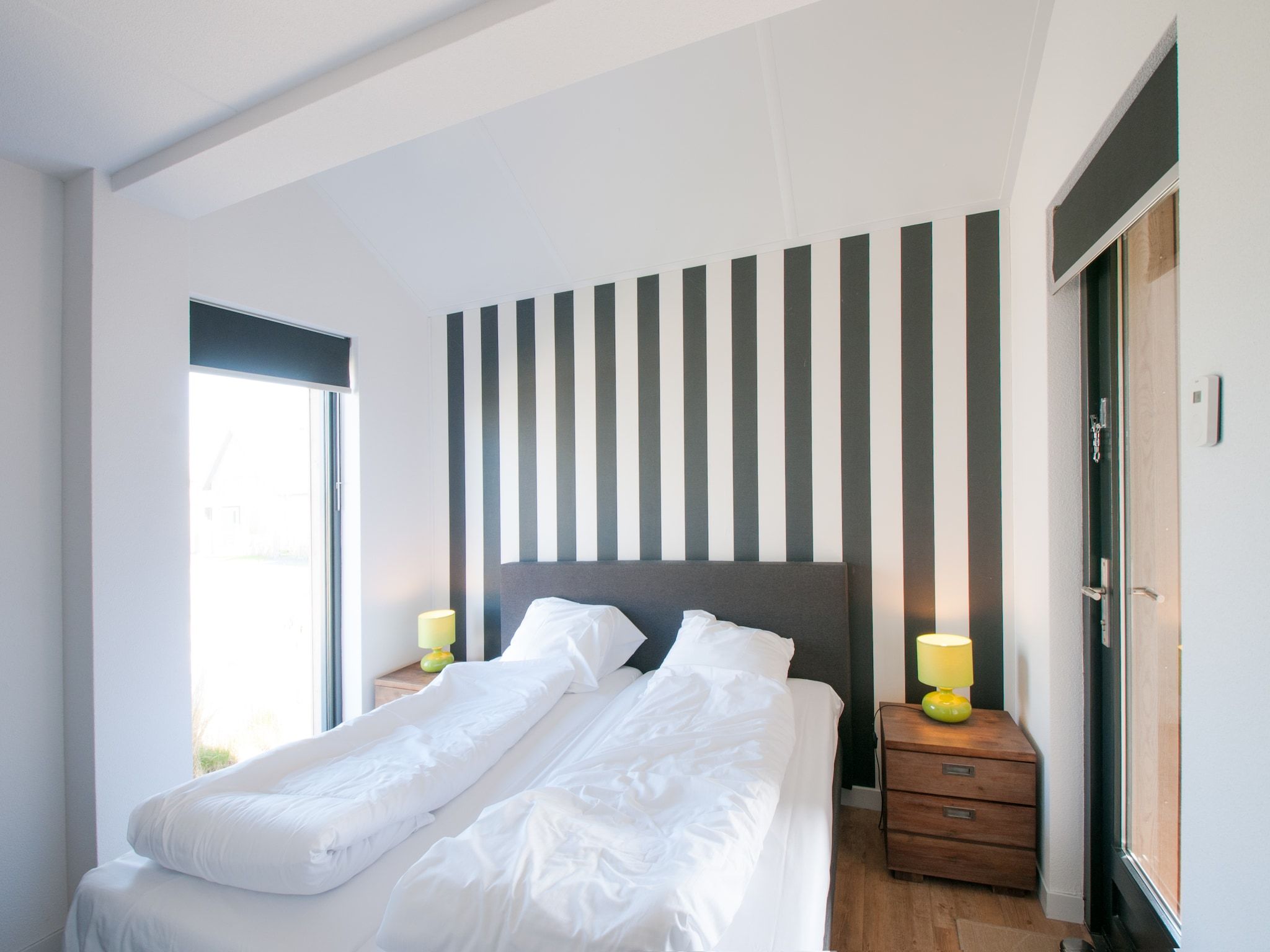 Een slaapkamer van Resort Waterrijk Oesterdam 8 in Tholen