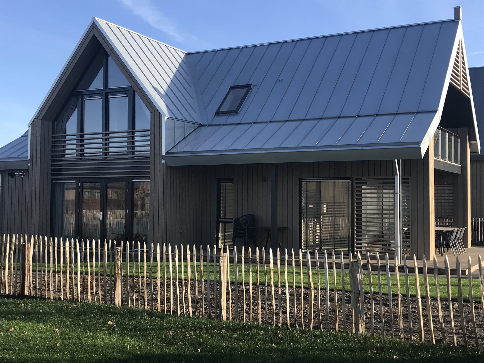 De buitenkant van Resort Waterrijk Oesterdam 11 in Tholen