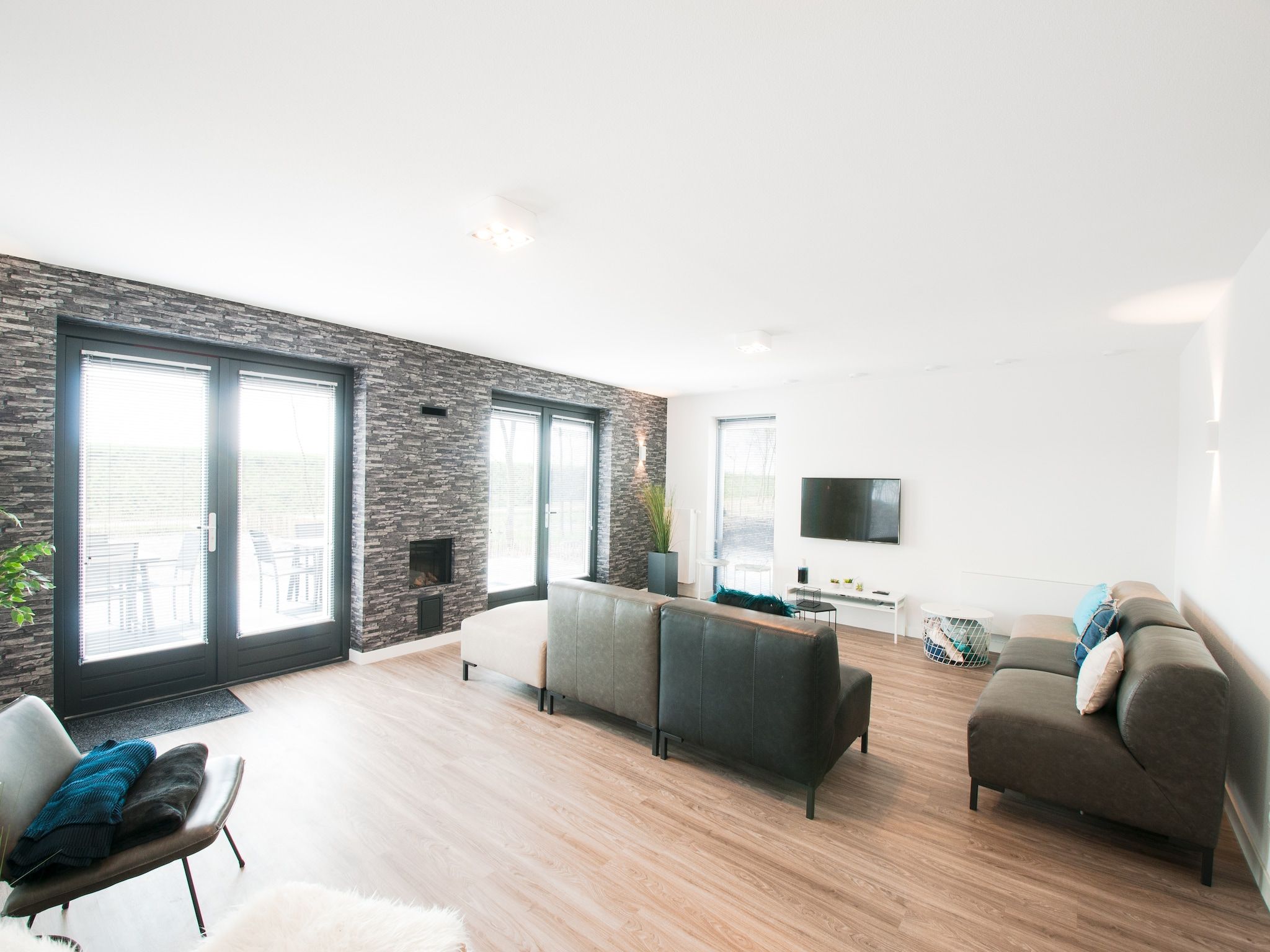 De woonkamer van Resort Waterrijk Oesterdam 16 in Tholen