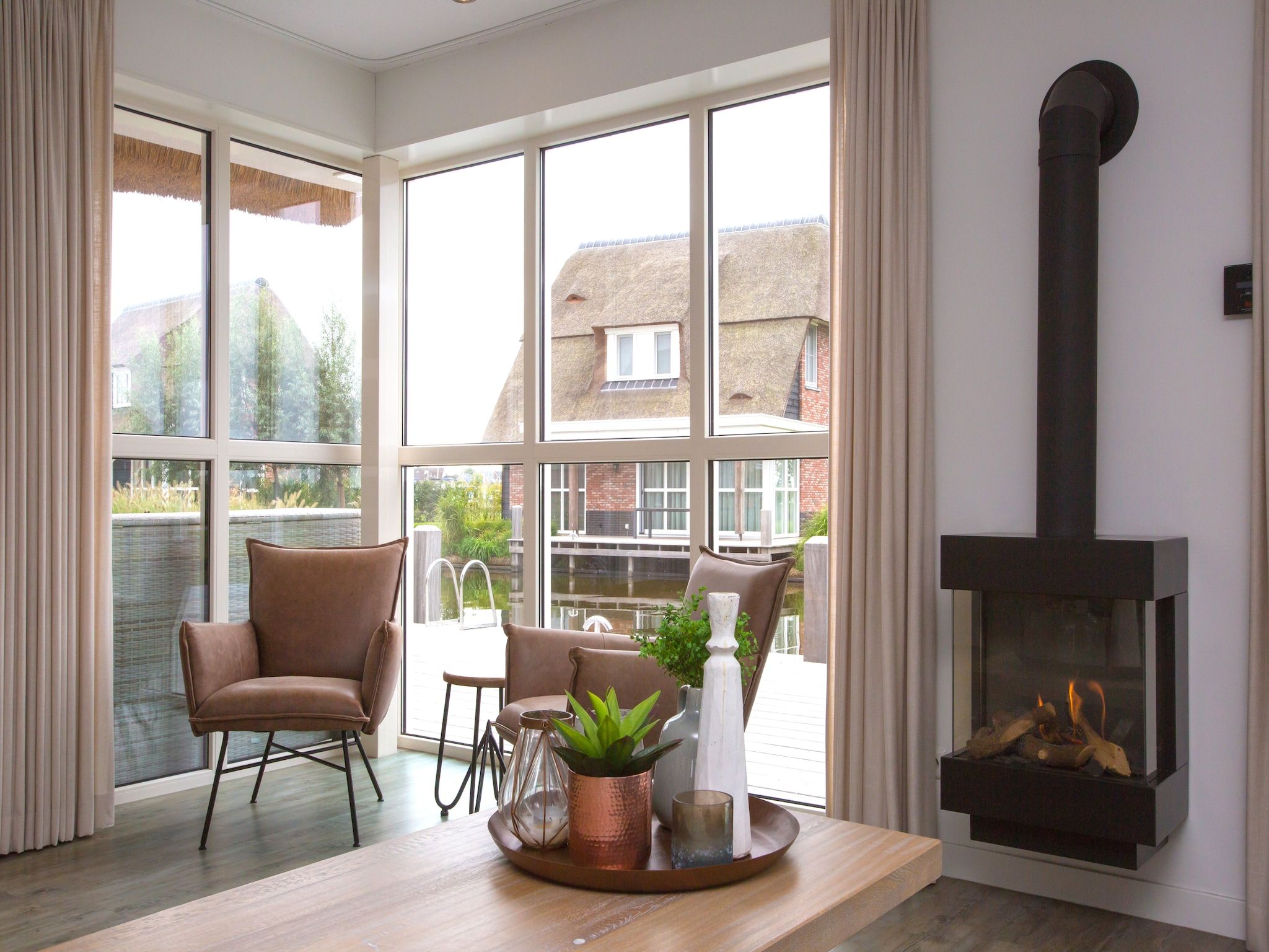 De woonkamer van Friese Meren Villa's 10 in Delfstrahuizen