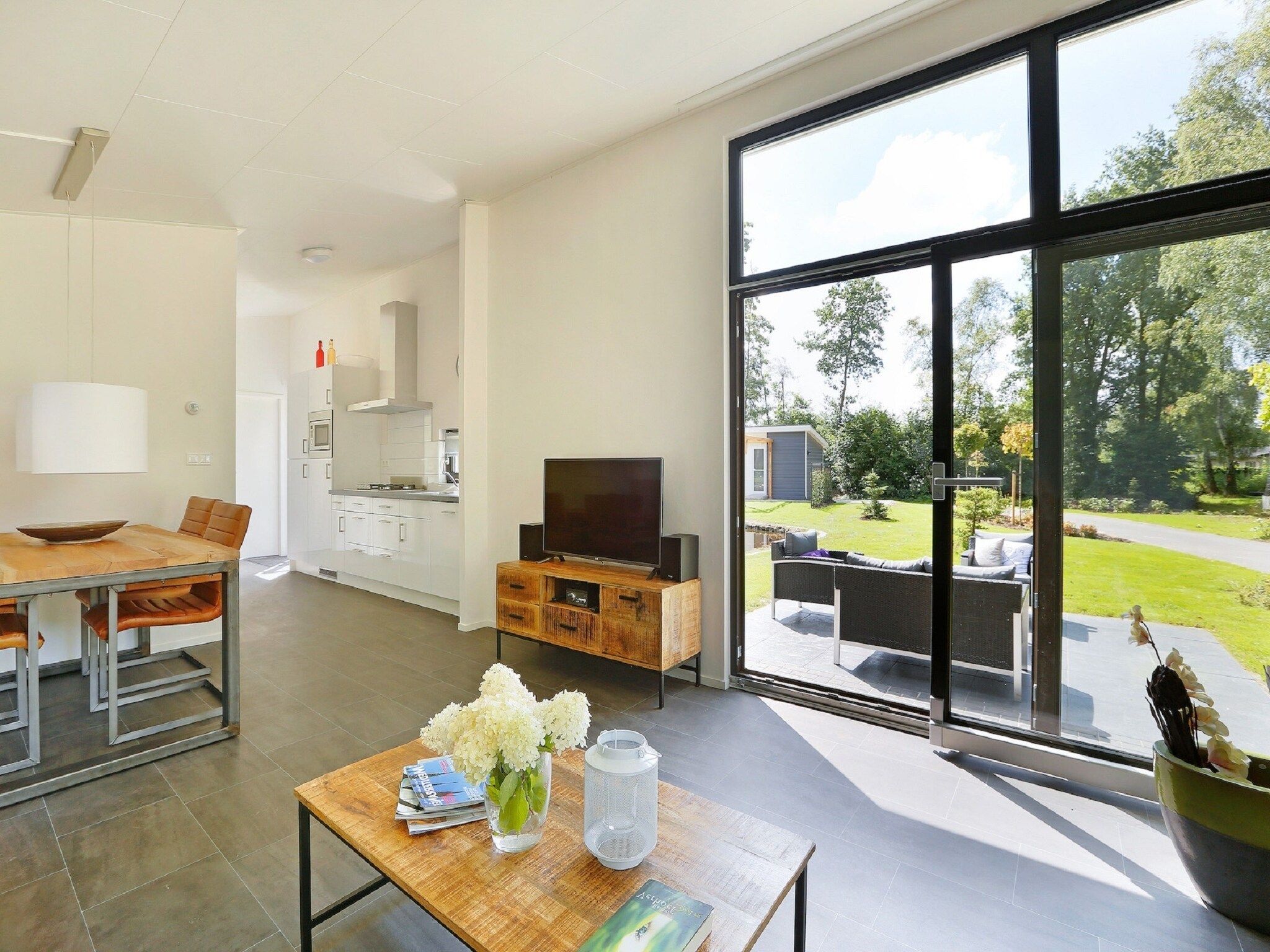 De woonkamer van Vakantiepark De Lochemse Berg 1 in Lochem