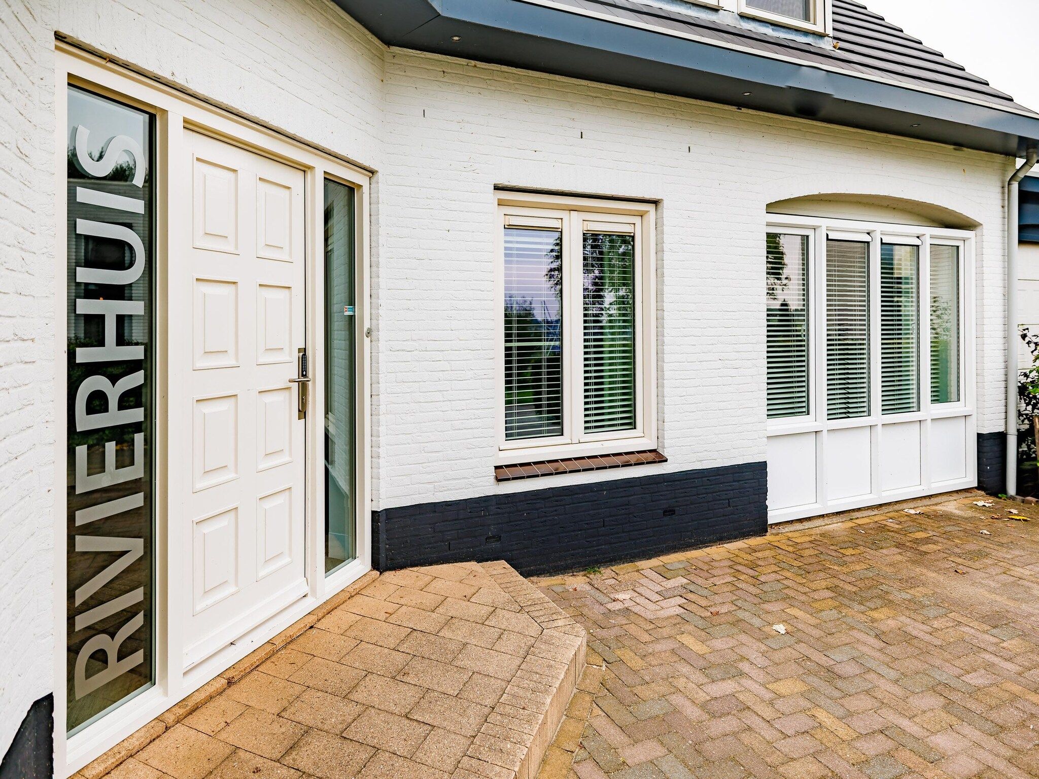 De buitenkant van Vakantiepark Eiland van Maurik 4 in Maurik