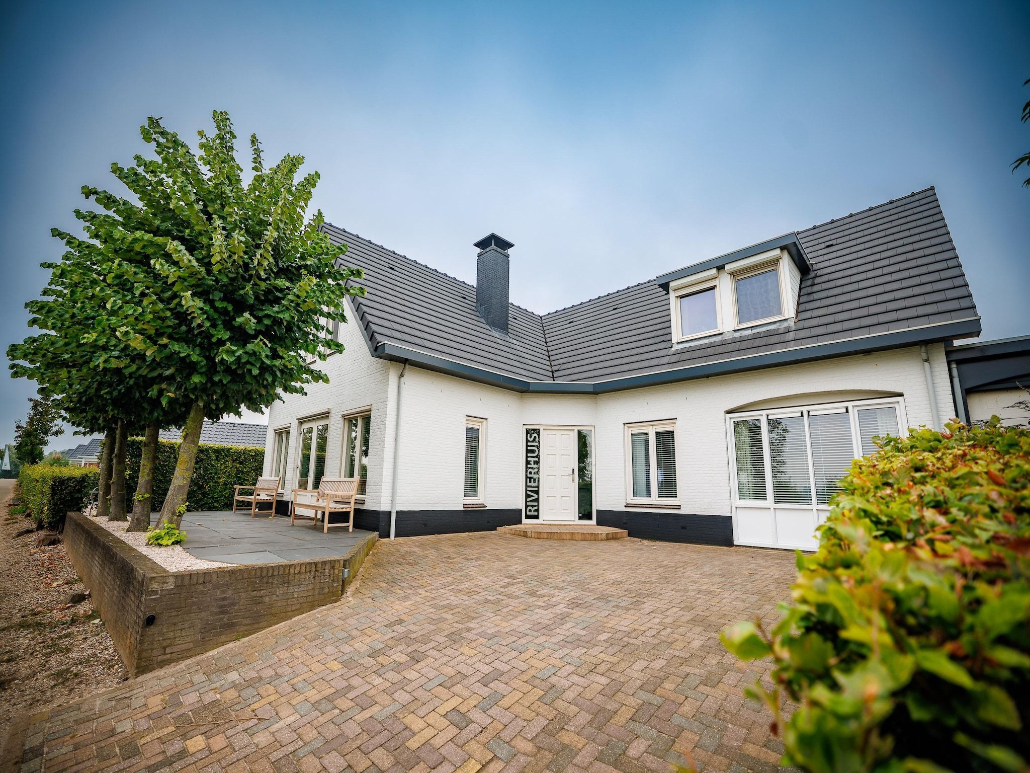 De buitenkant van Vakantiepark Eiland van Maurik 4 in Maurik